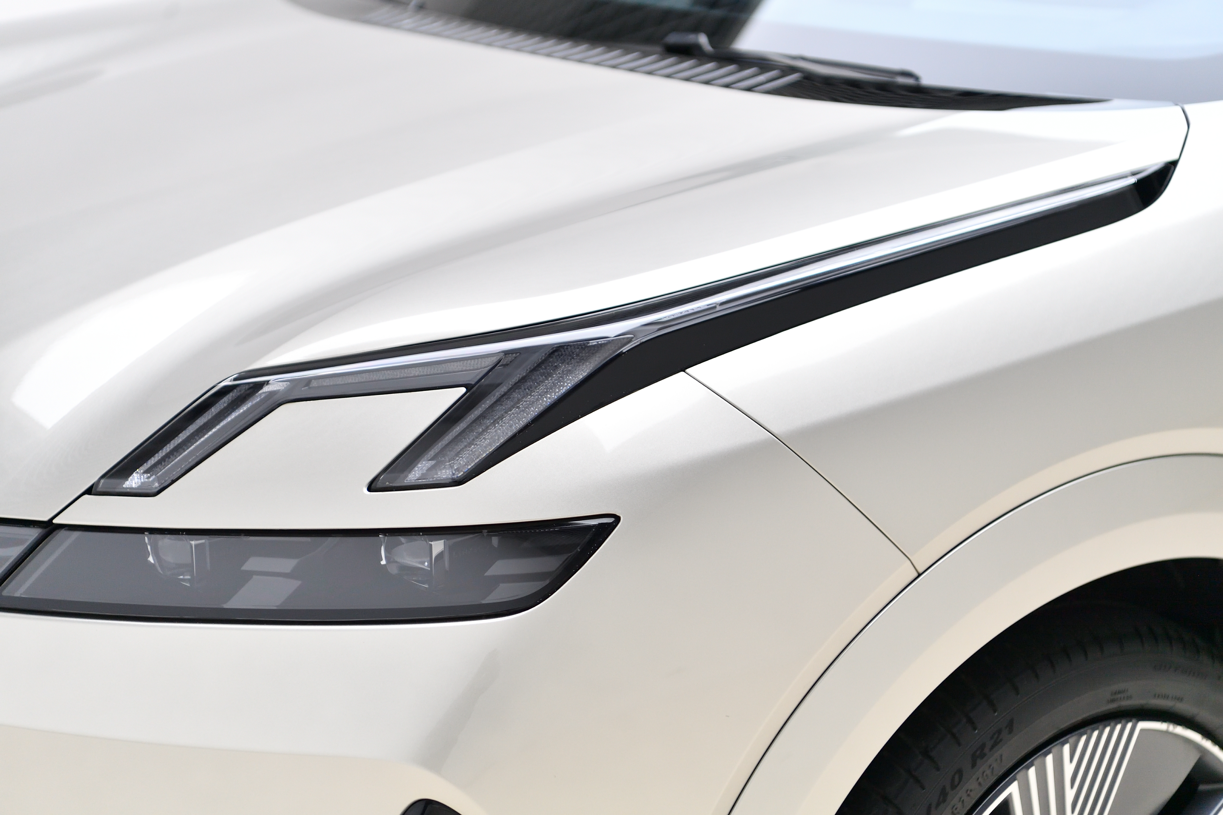 Lynk & Co 08 EM-P 2024 car image #9