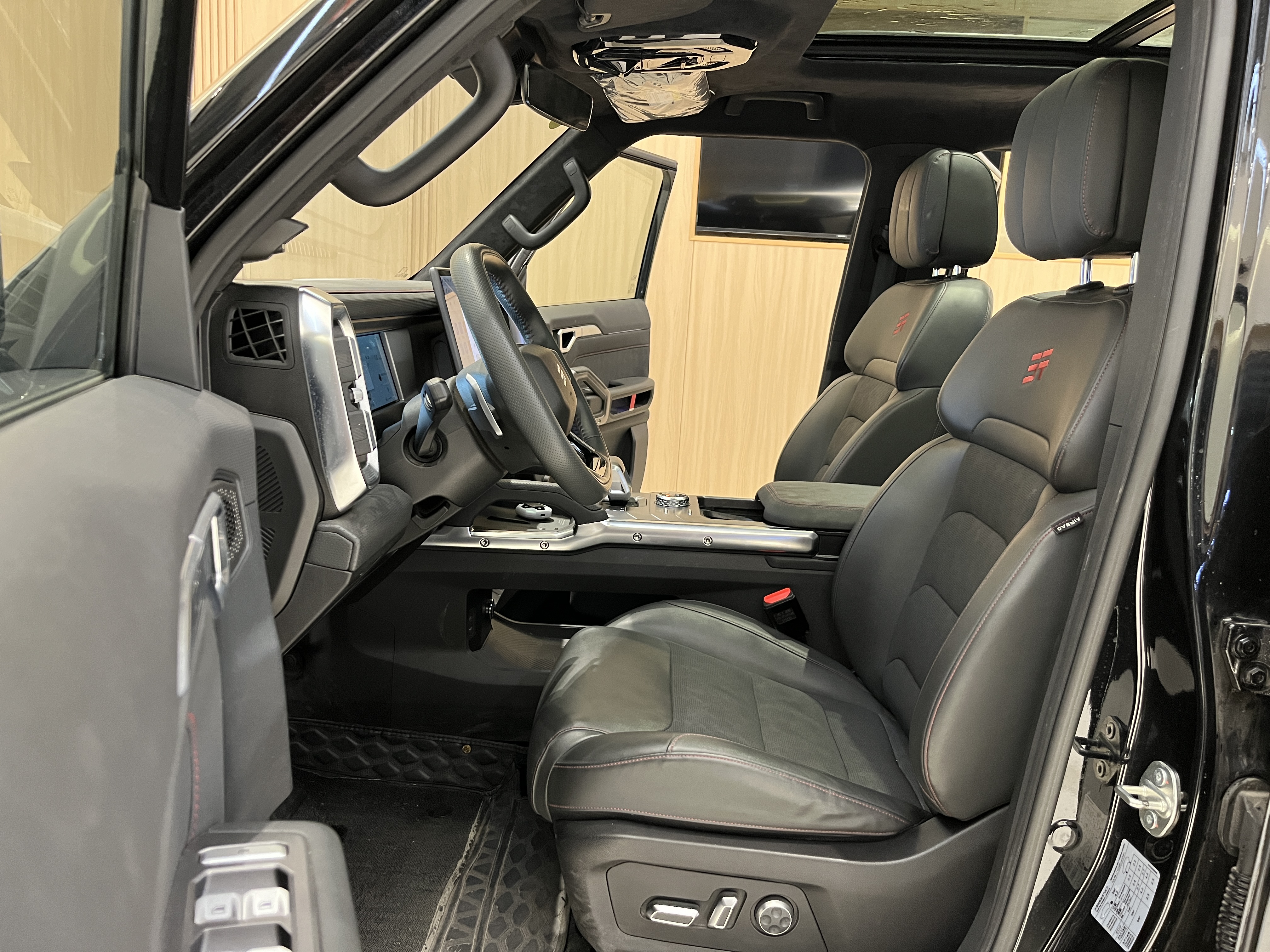 Jetour Traveller 2023 car image #9