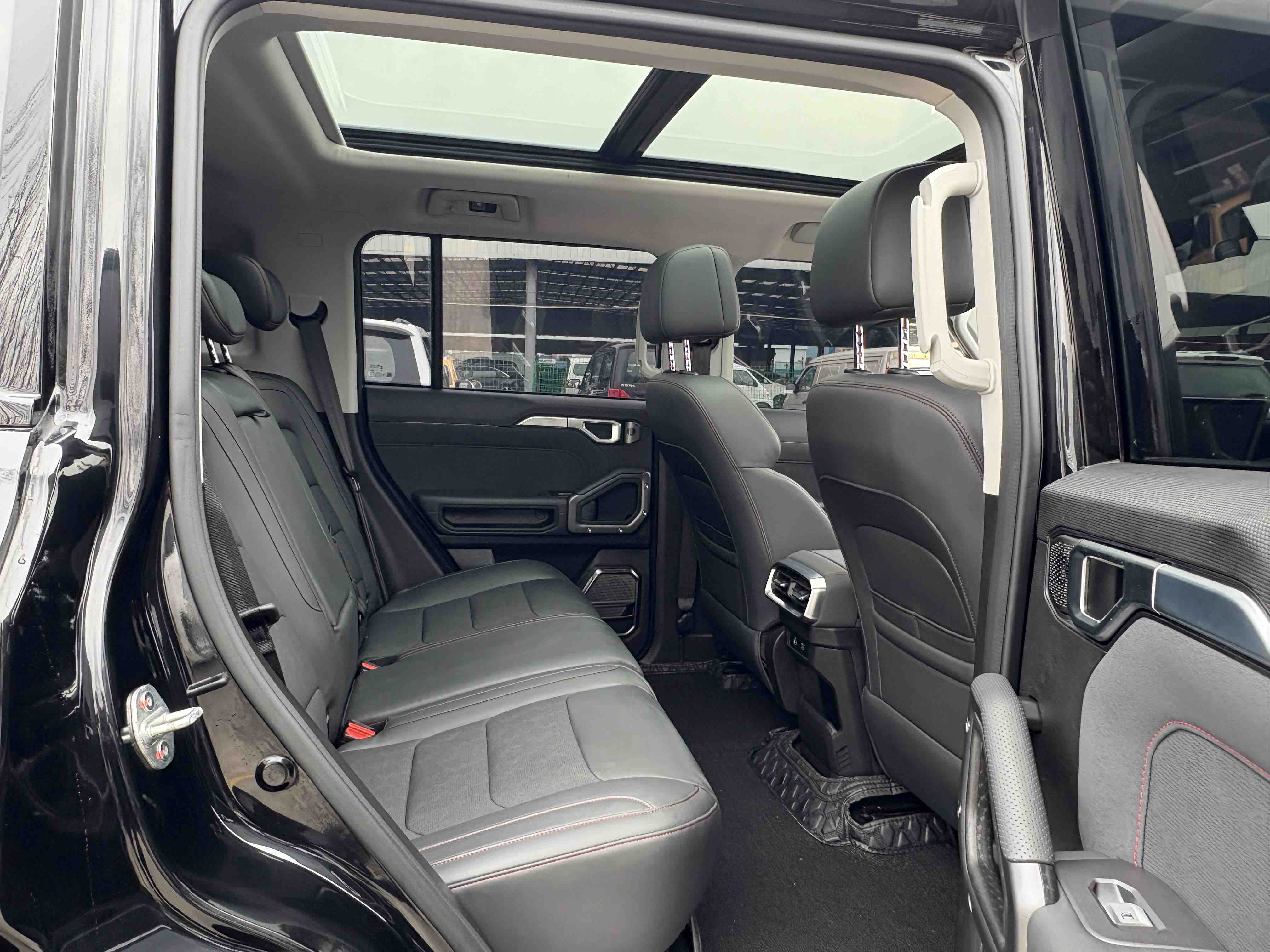 Jetour Traveller 2024 car image #9