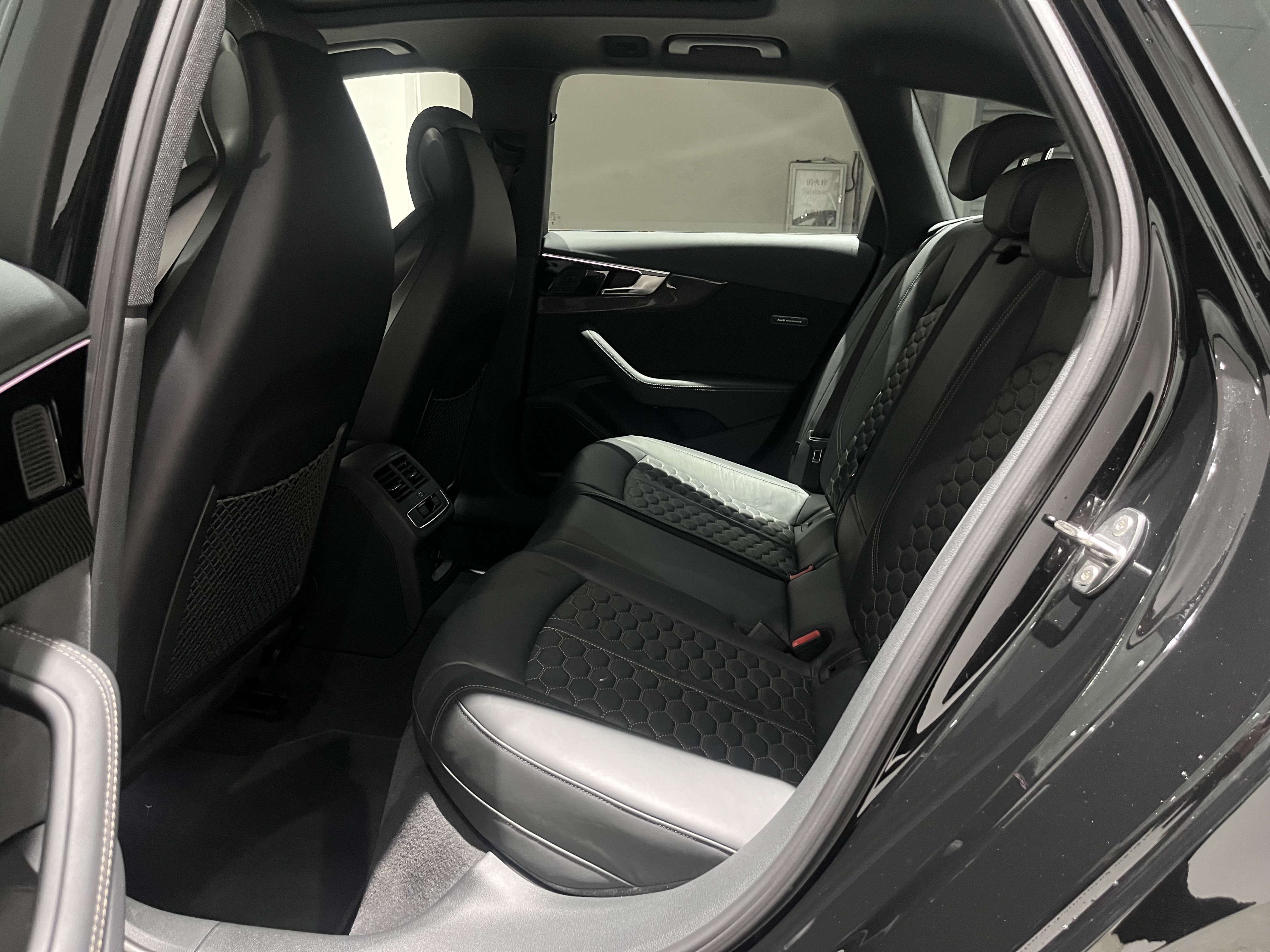 Audi RS 4 2024 car image #9