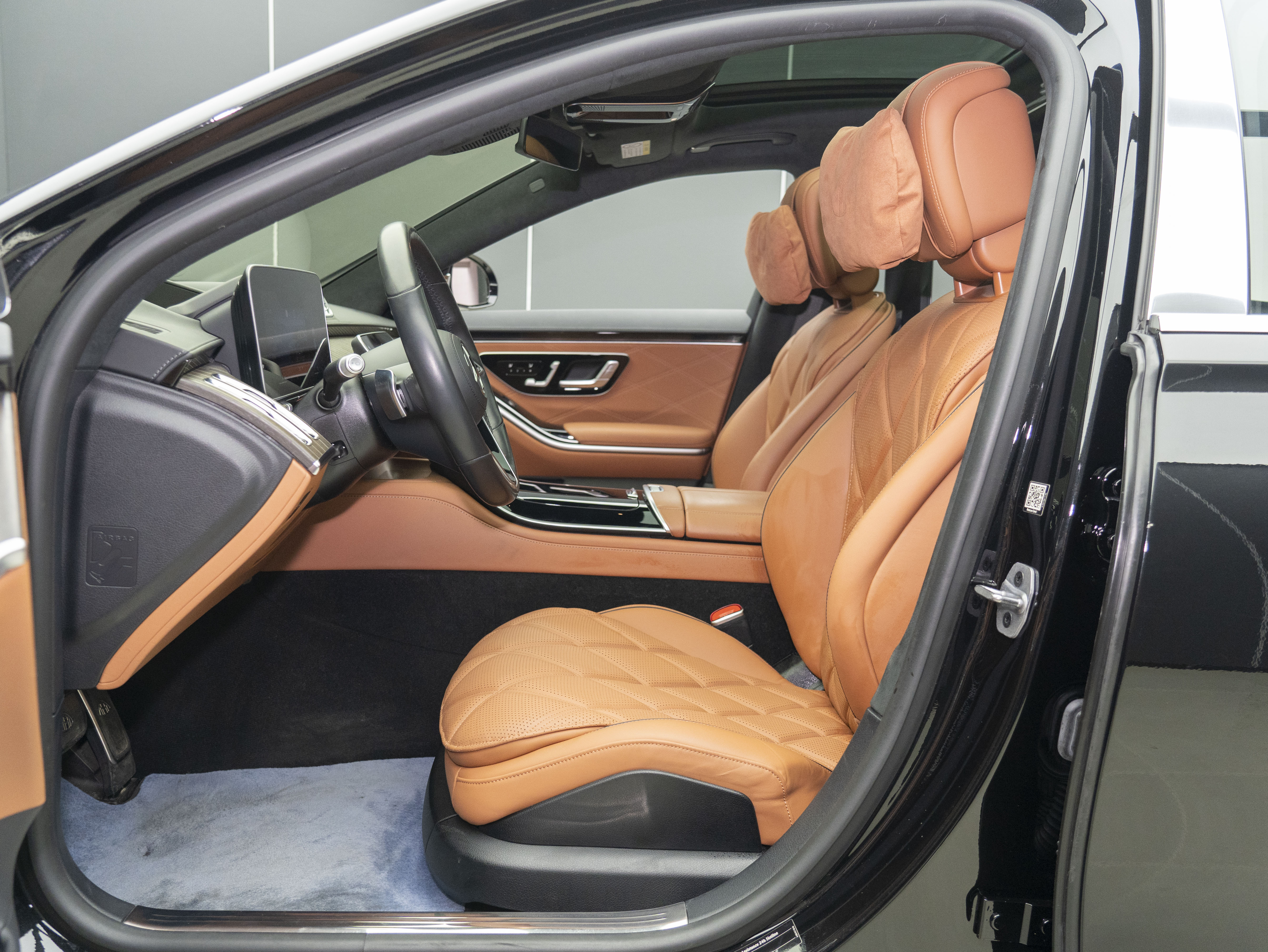 Mercedes-Benz Maybach S Class 2023 car image #9