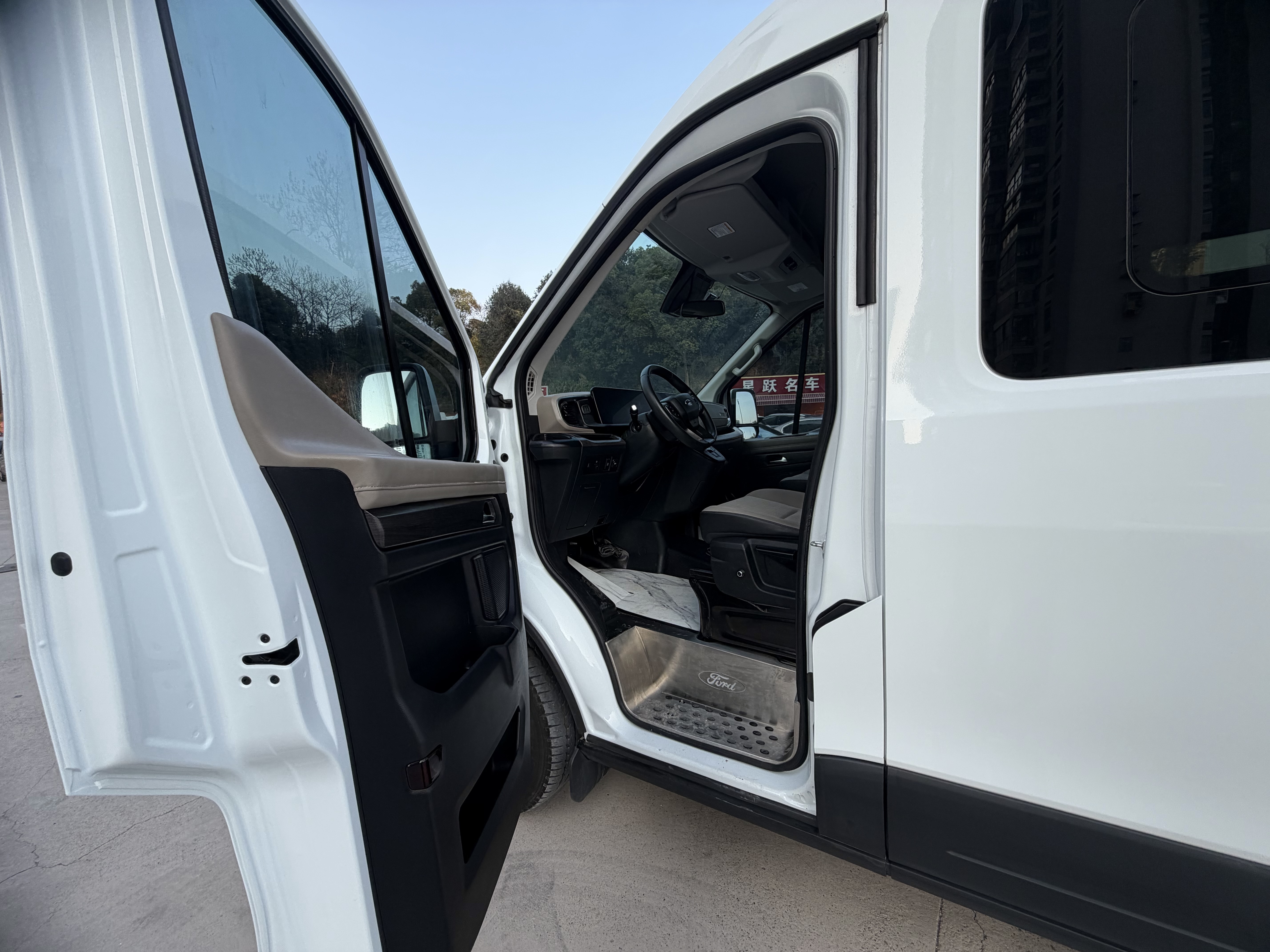 Ford Transit T8 2024 immagine di auto #9