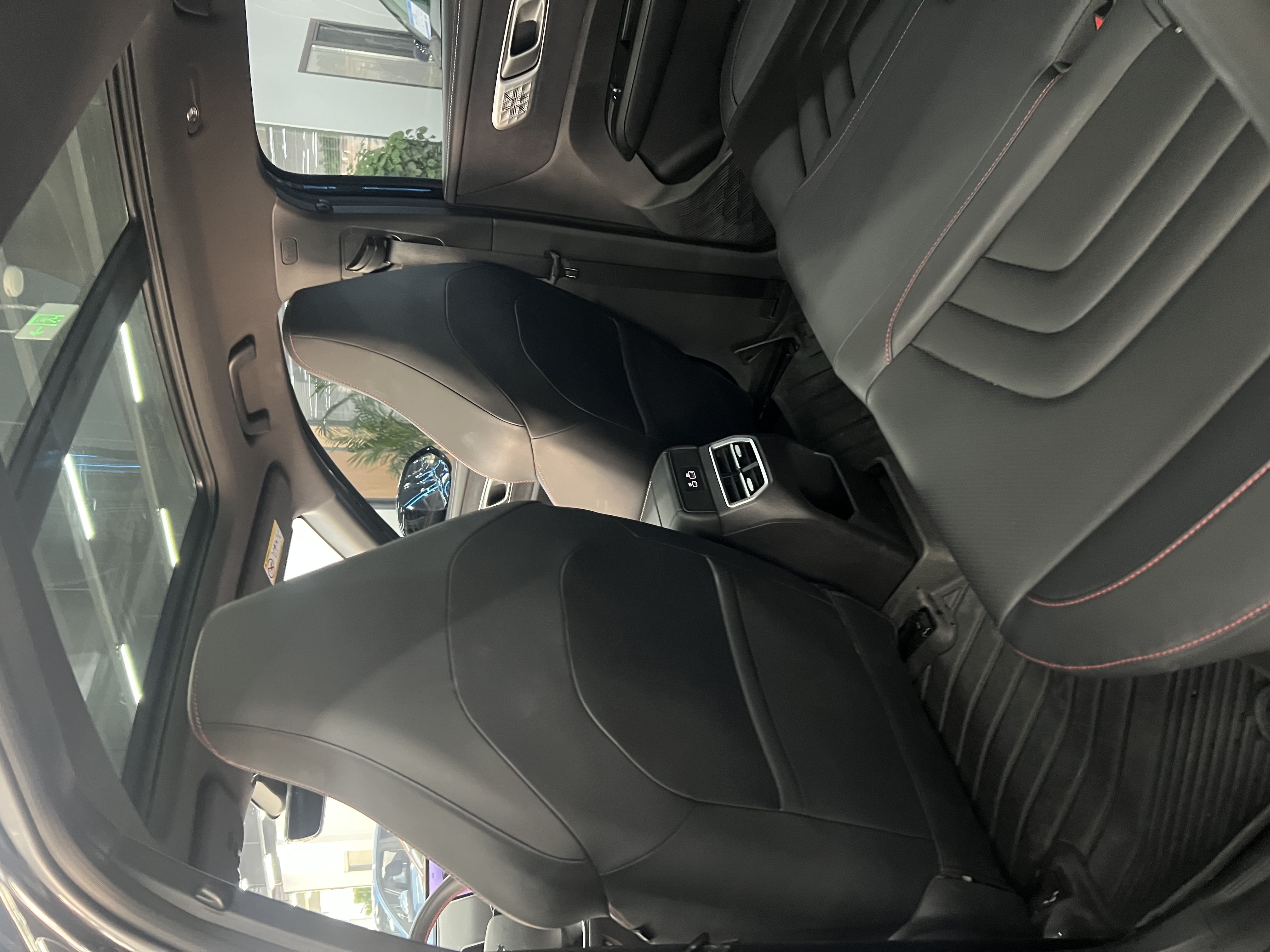 哪吒汽车 哪吒X 2024 汽车图片 #9