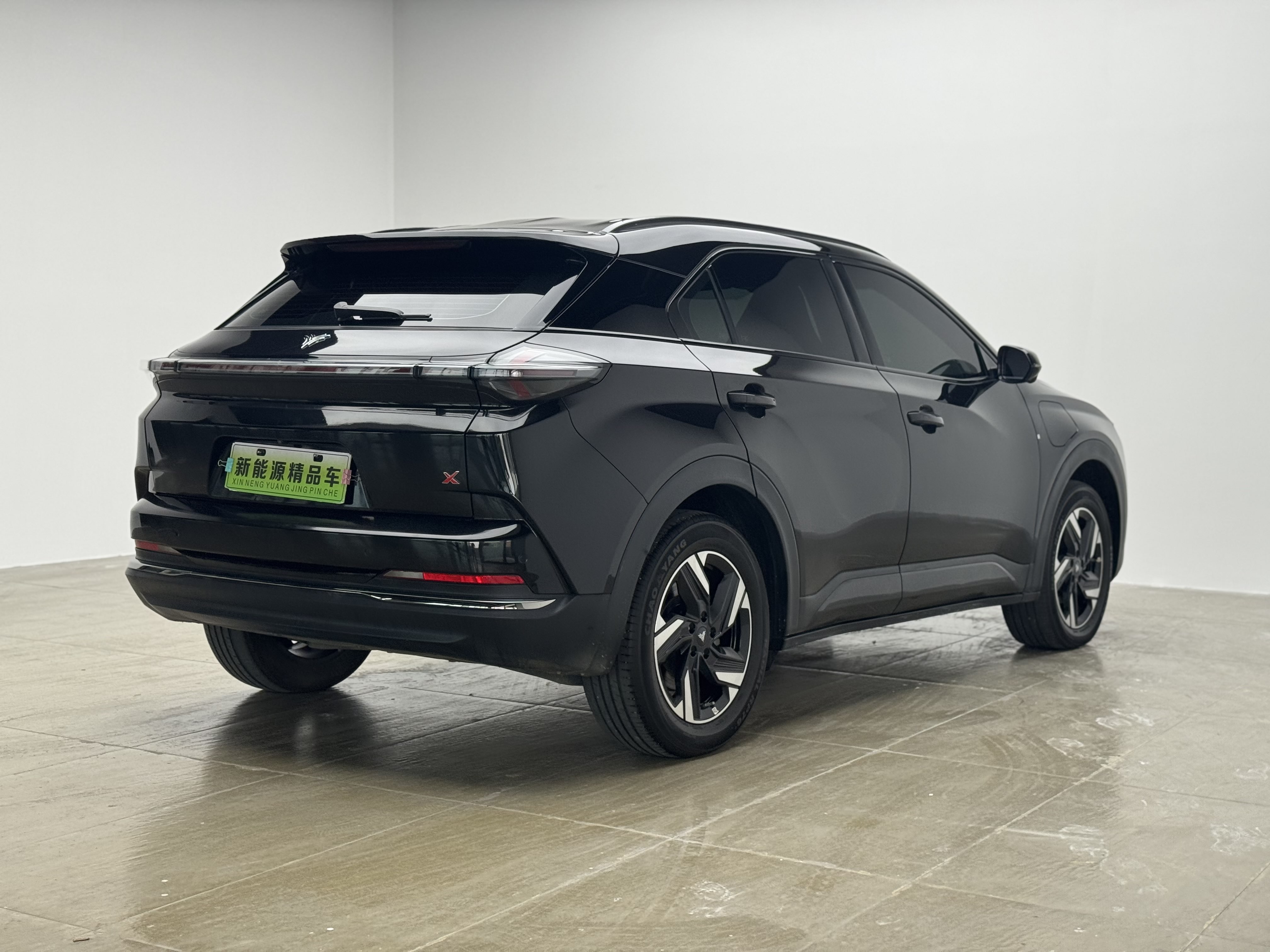 哪吒汽车 哪吒X 2023 汽车图片 #9