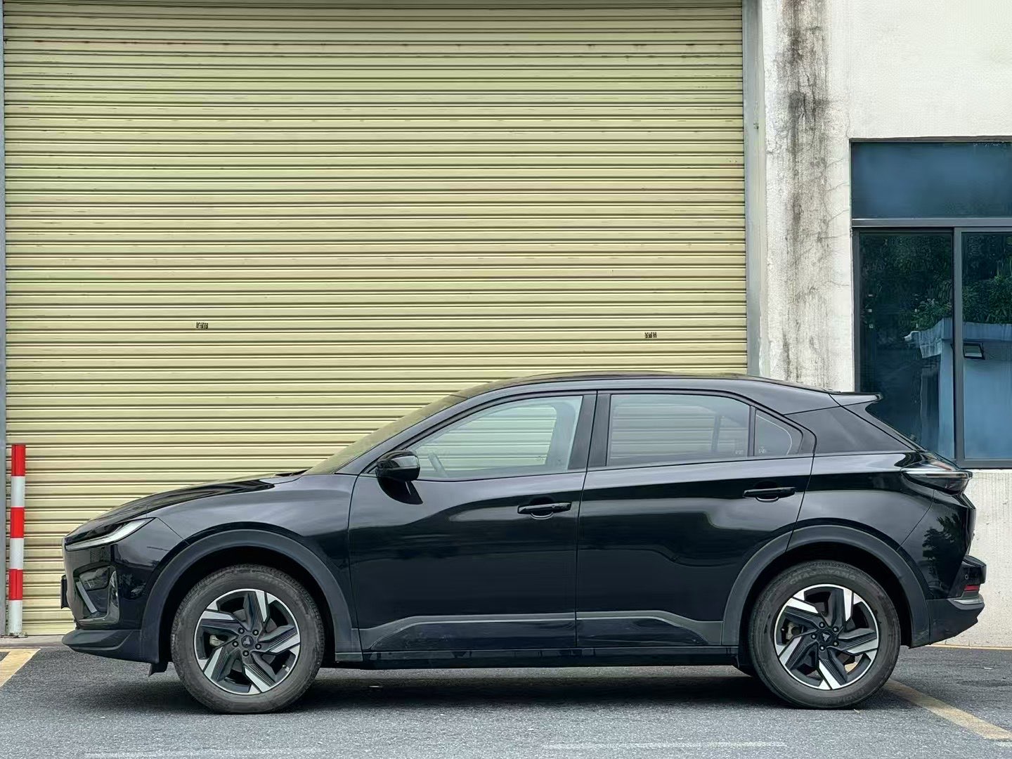 哪吒汽车 哪吒X 2023 汽车图片 #9