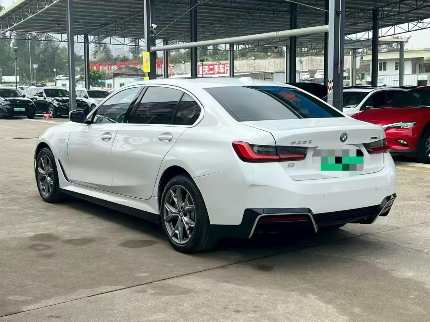 BMW i3 2024 car image #9