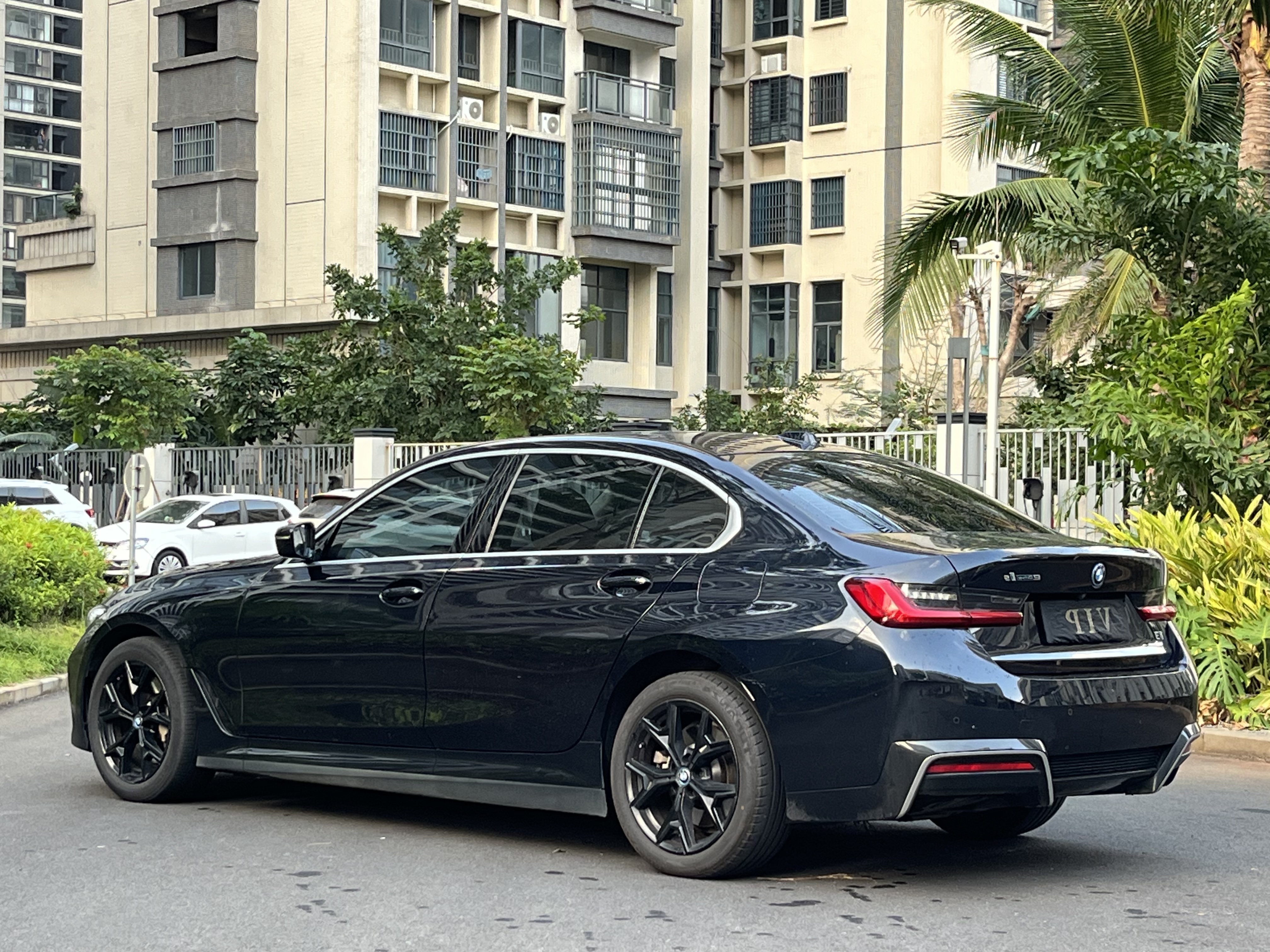 BMW i3 2023 car image #9