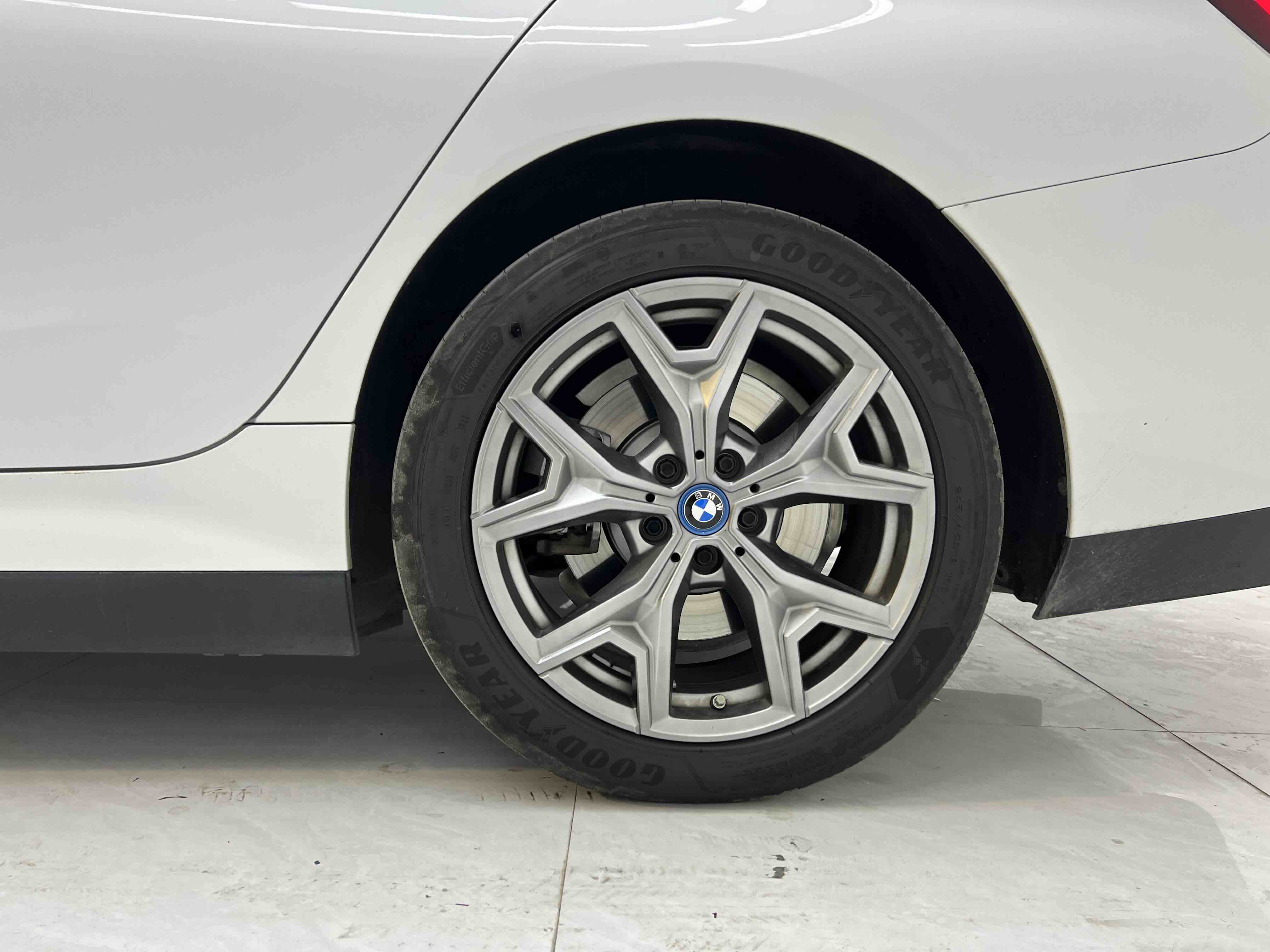 BMW i3 2023 car image #9