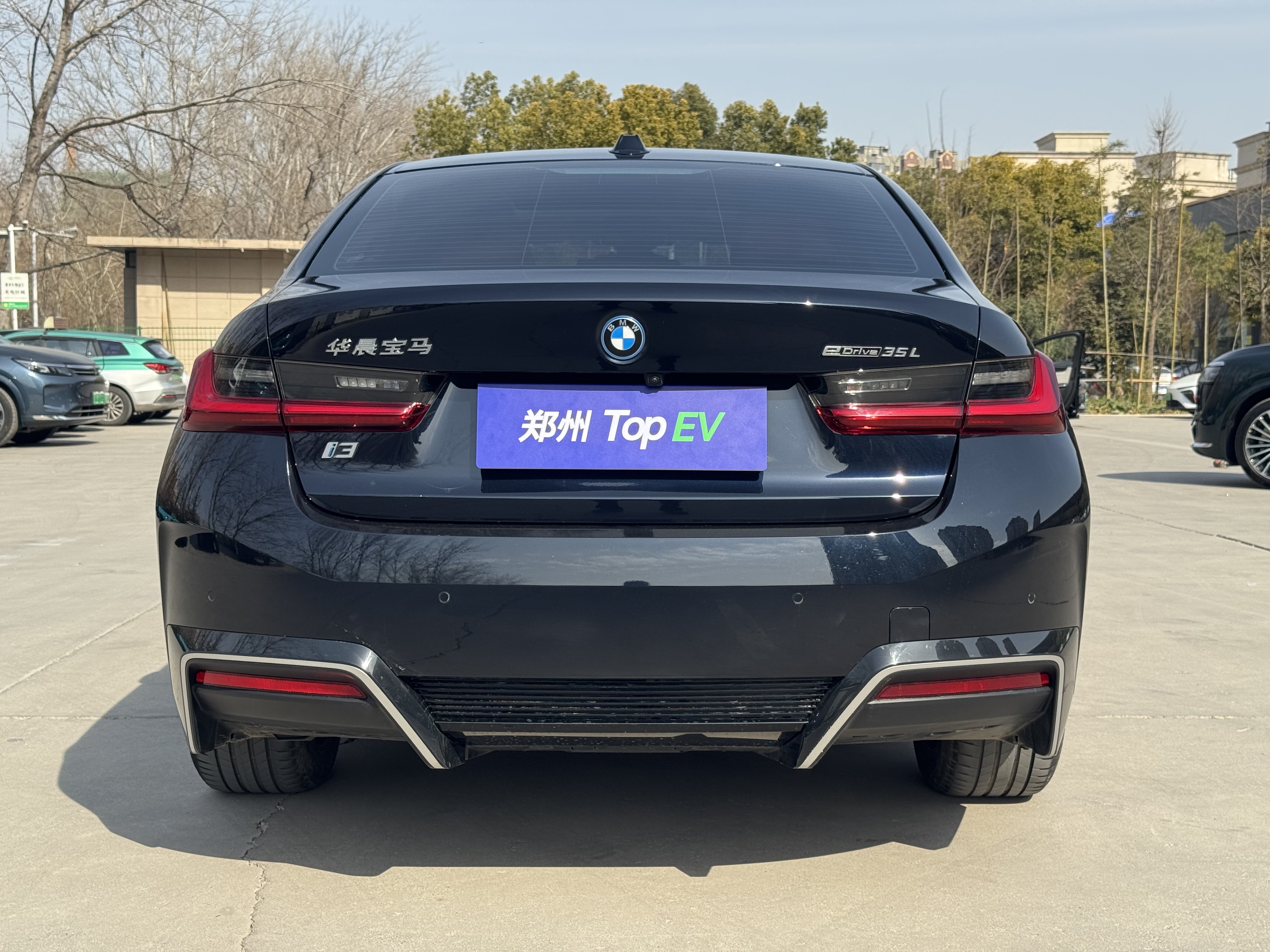 BMW i3 2023 car image #9