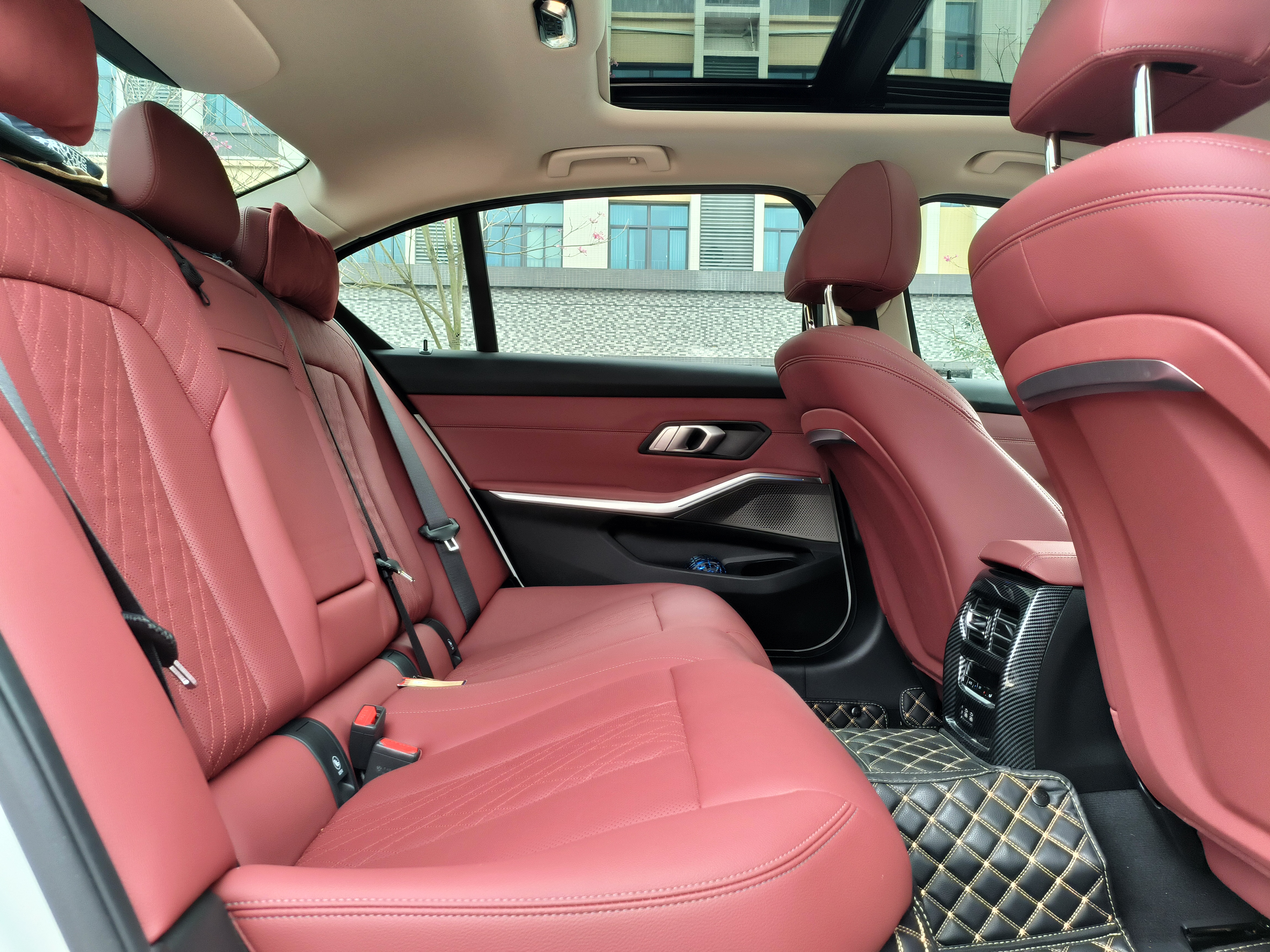 BMW i3 2024 car image #9