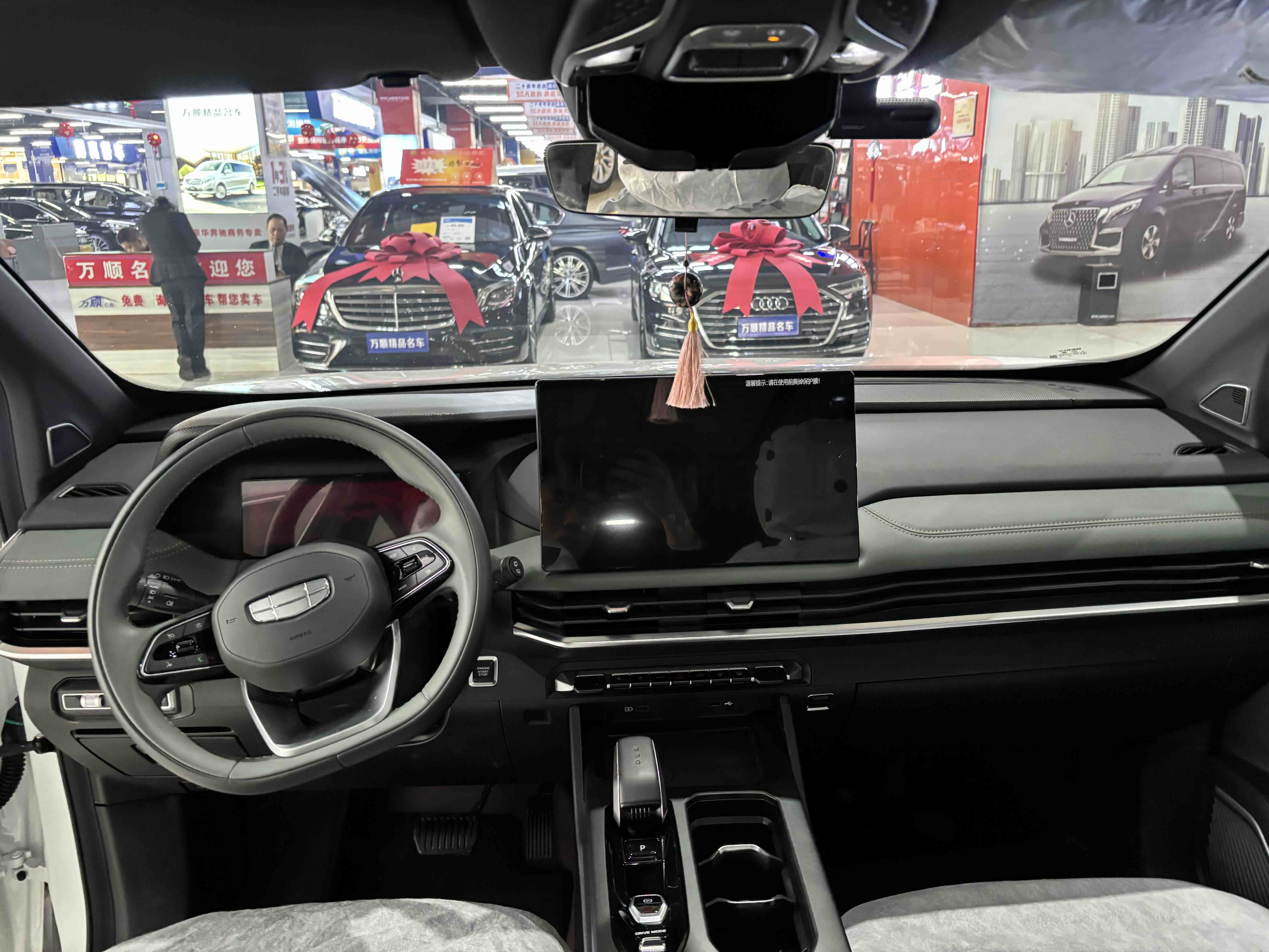 GEELY Okavango L 2025 car image #9