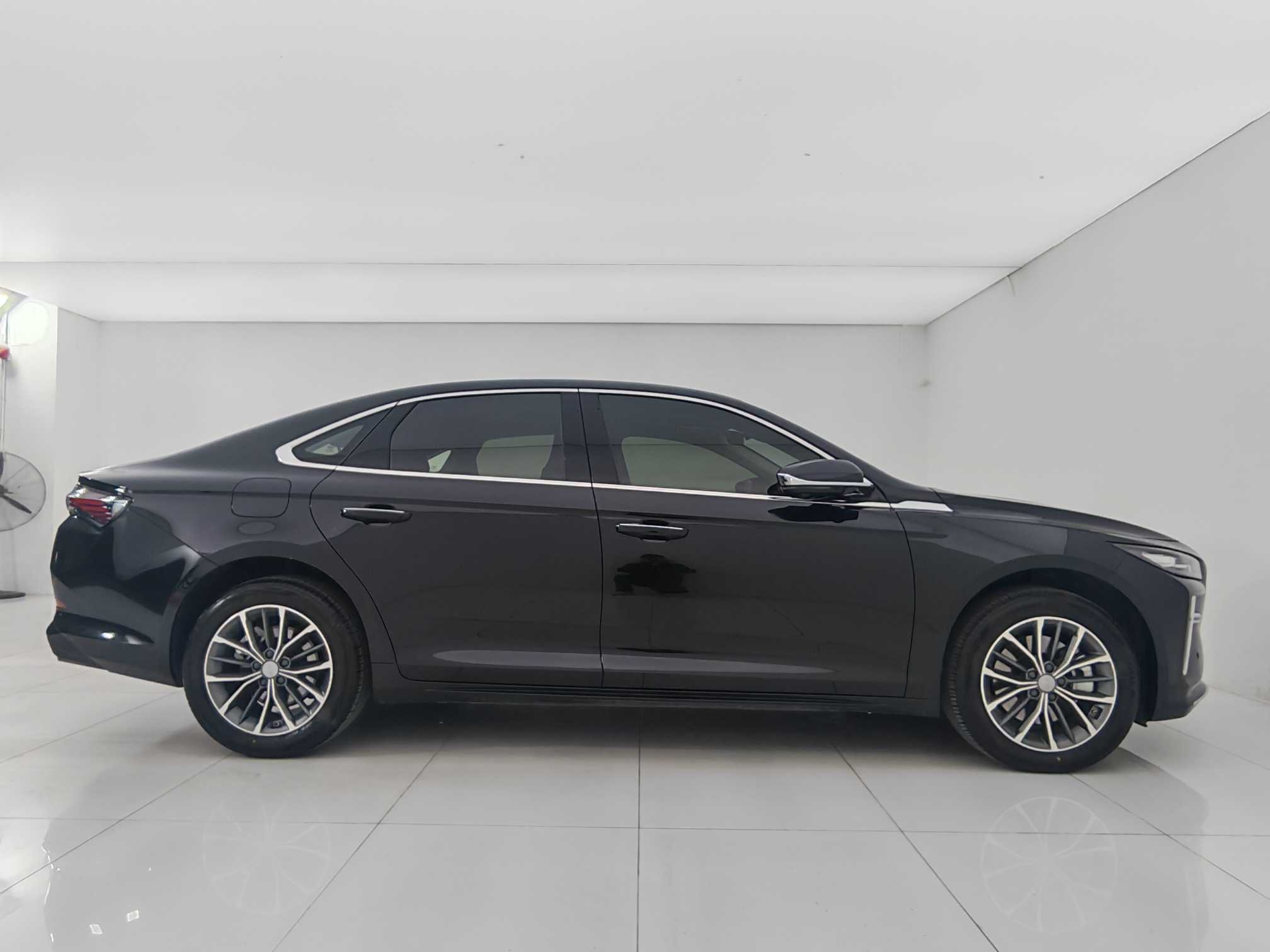 2025 car image #9