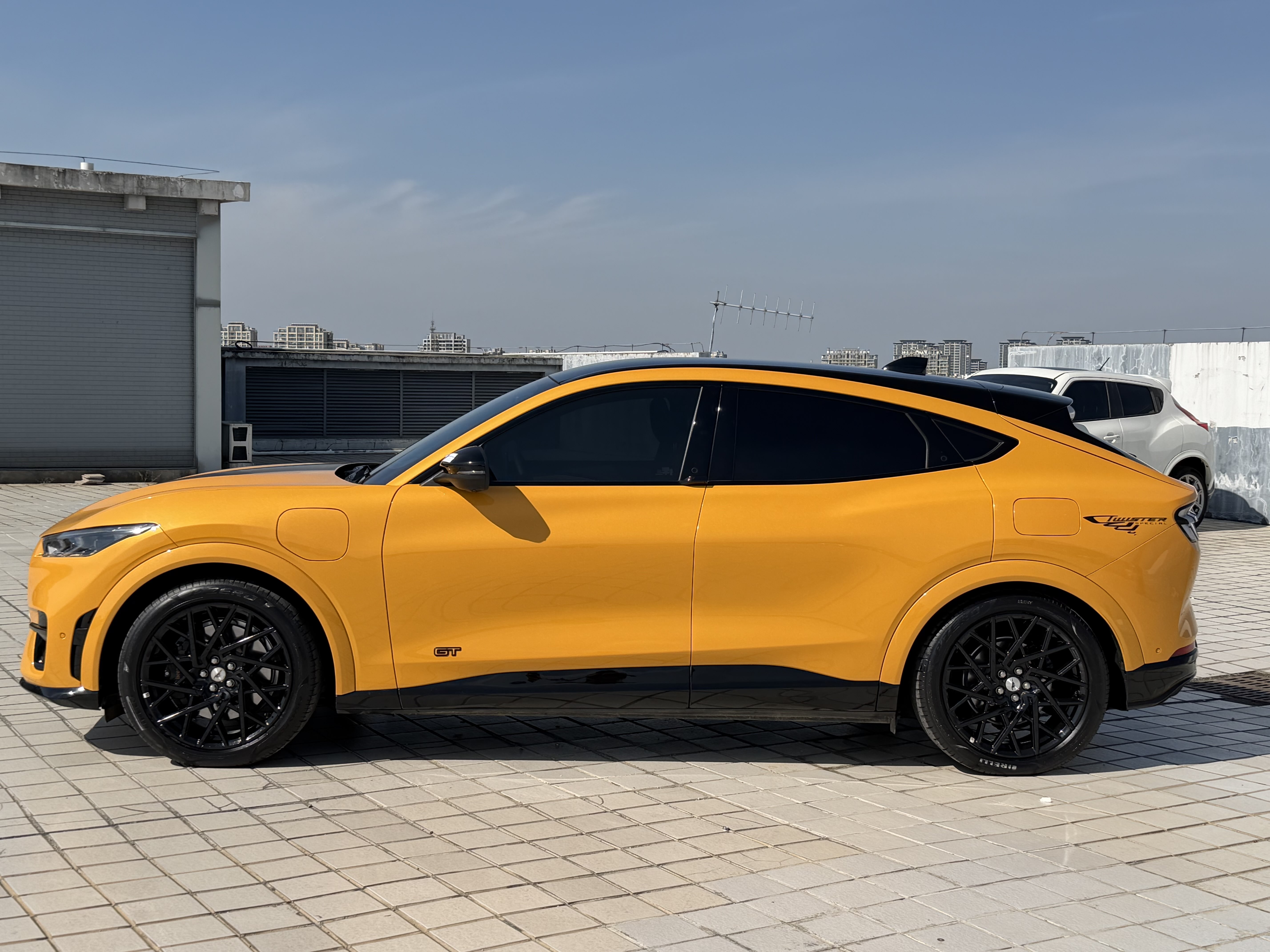 Ford Mustang Mach-E 2024 صورة سيارة #9