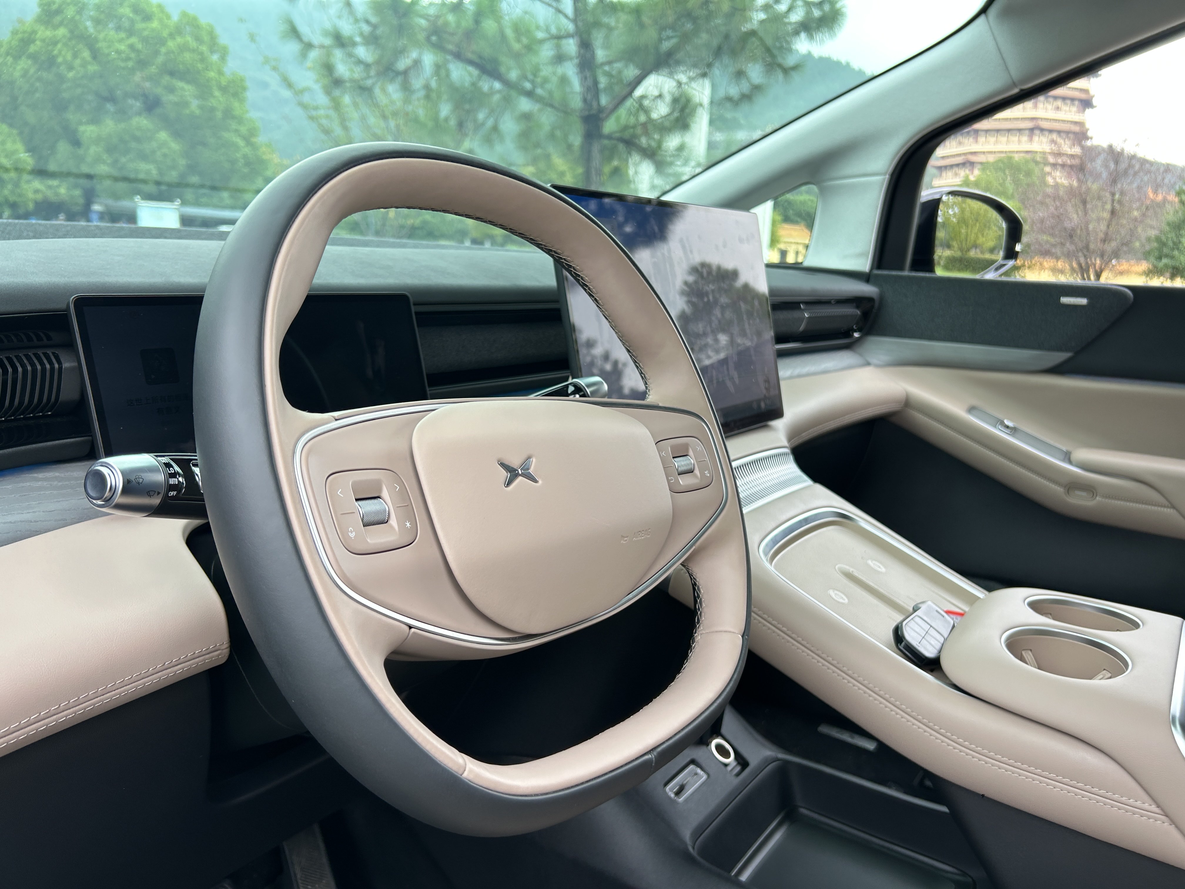 Xpeng X9 2025 imagem de carro #9