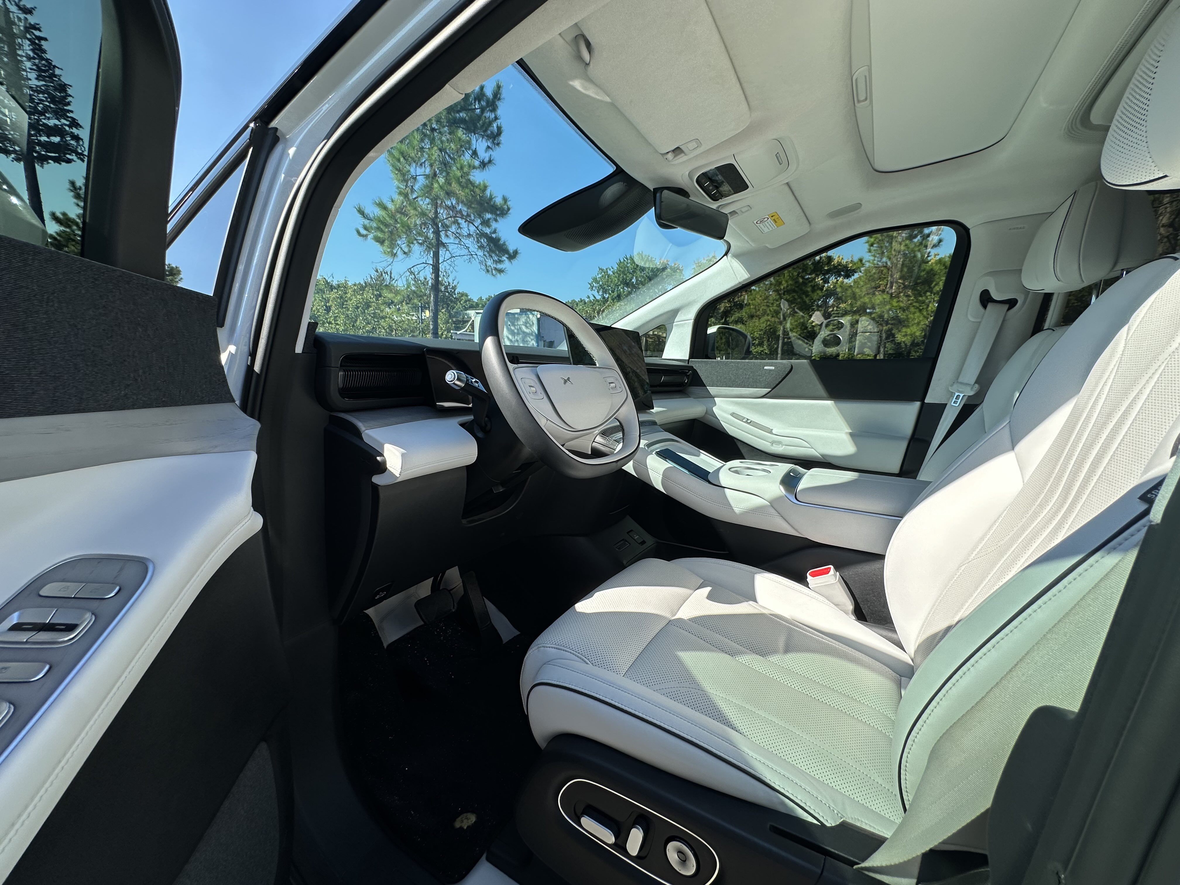 Xpeng X9 2024 immagine di auto #9