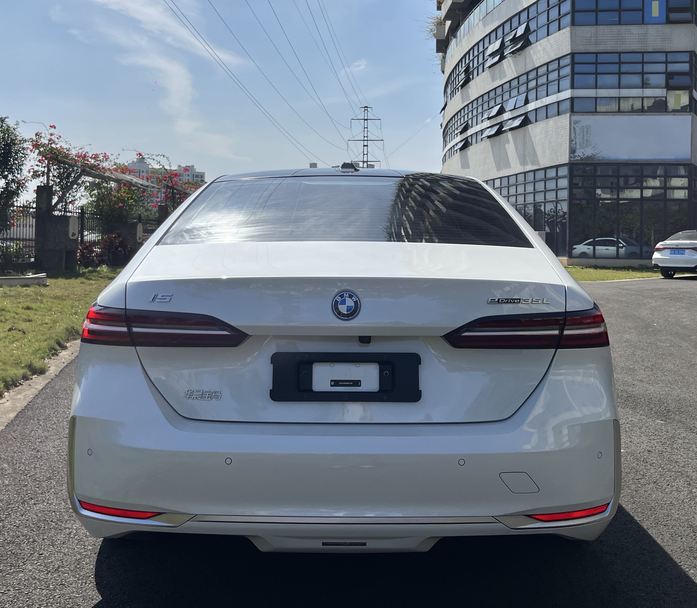 BMW i5 M60 2024 #9 BMW i5 M60 2024 car image #9