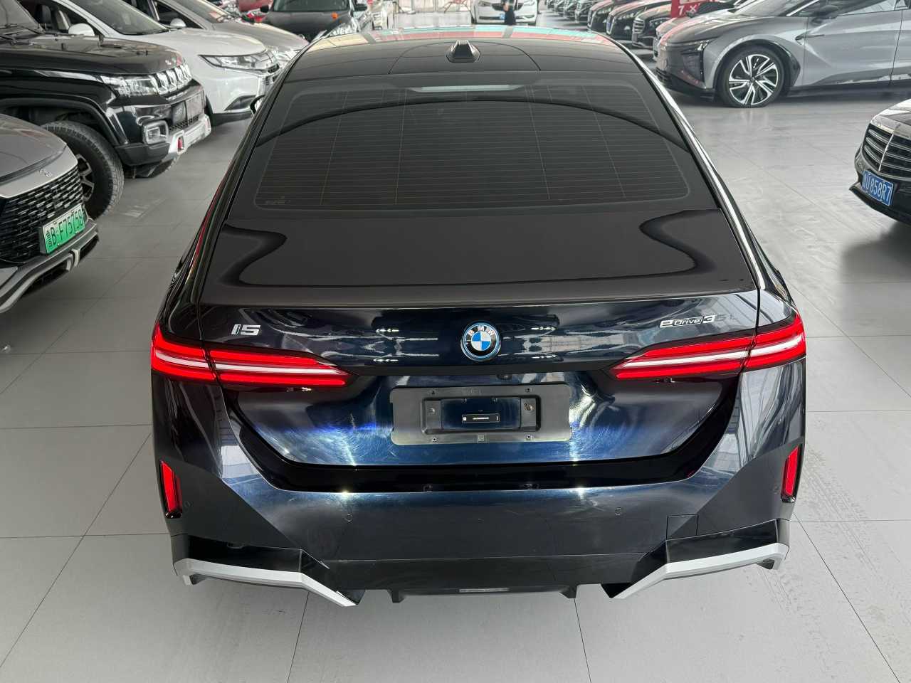 BMW i5 M60 2024 car image #9