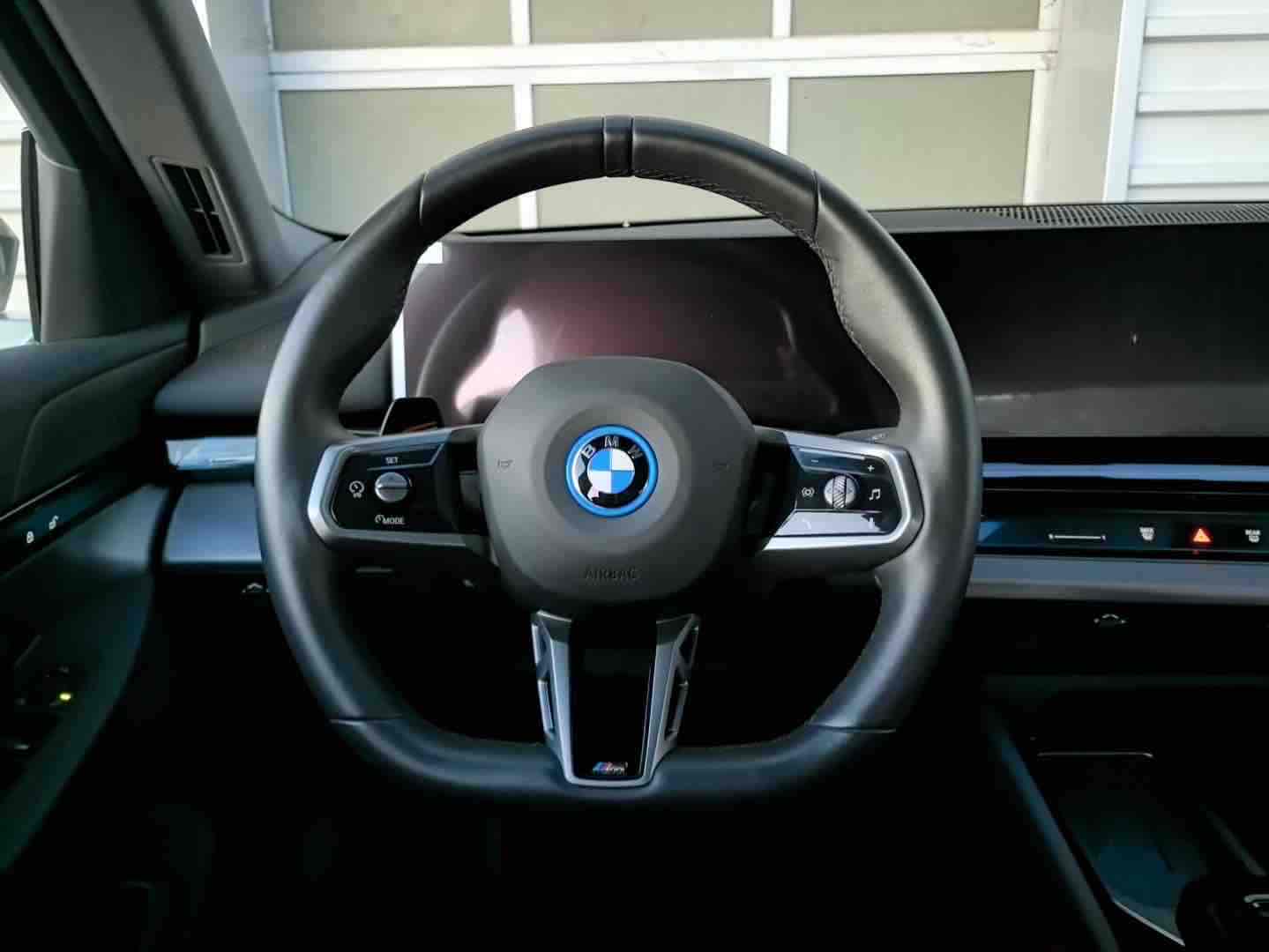 BMW i5 M60 2024 #9 BMW i5 M60 2024 car image #9