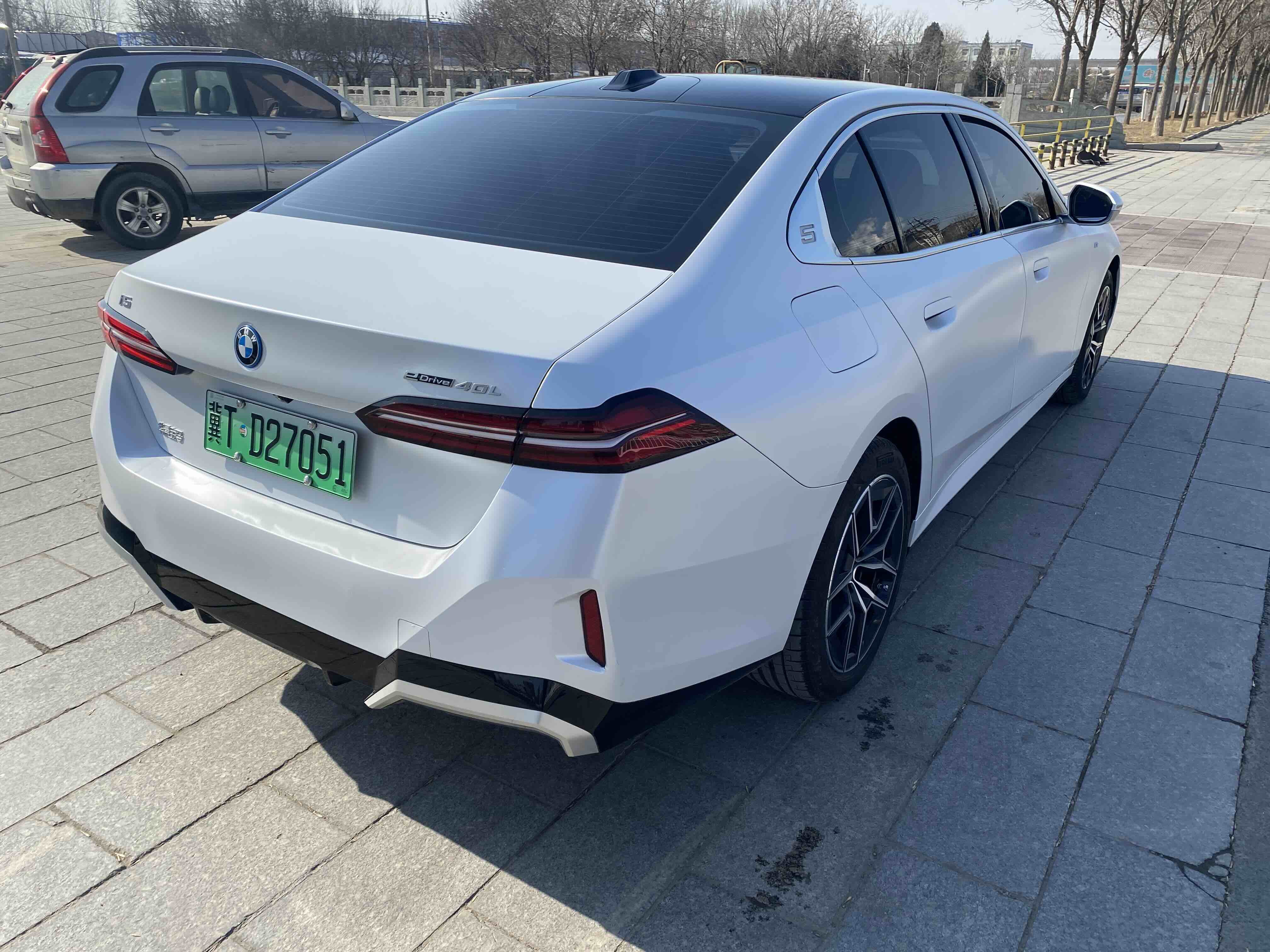 BMW i5 2024 car image #9