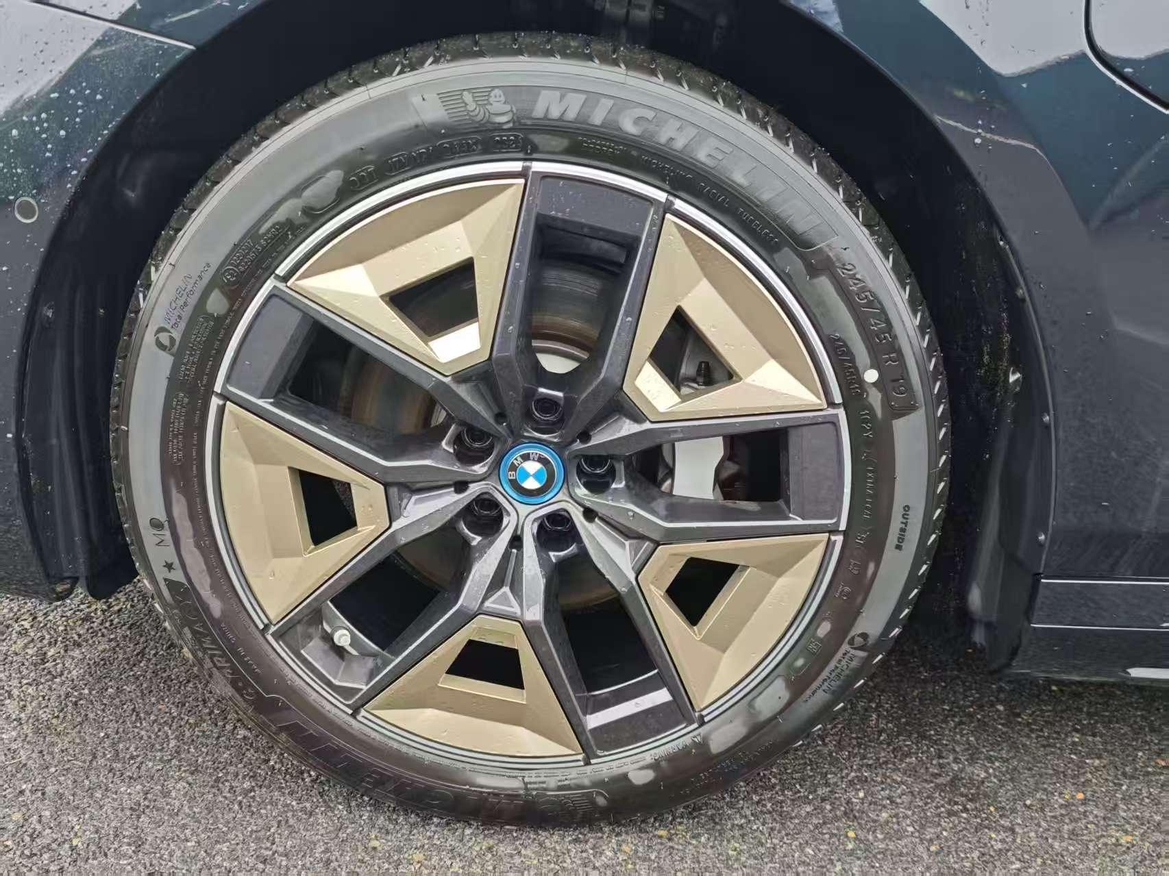 BMW i5 M60 2024 car image #9