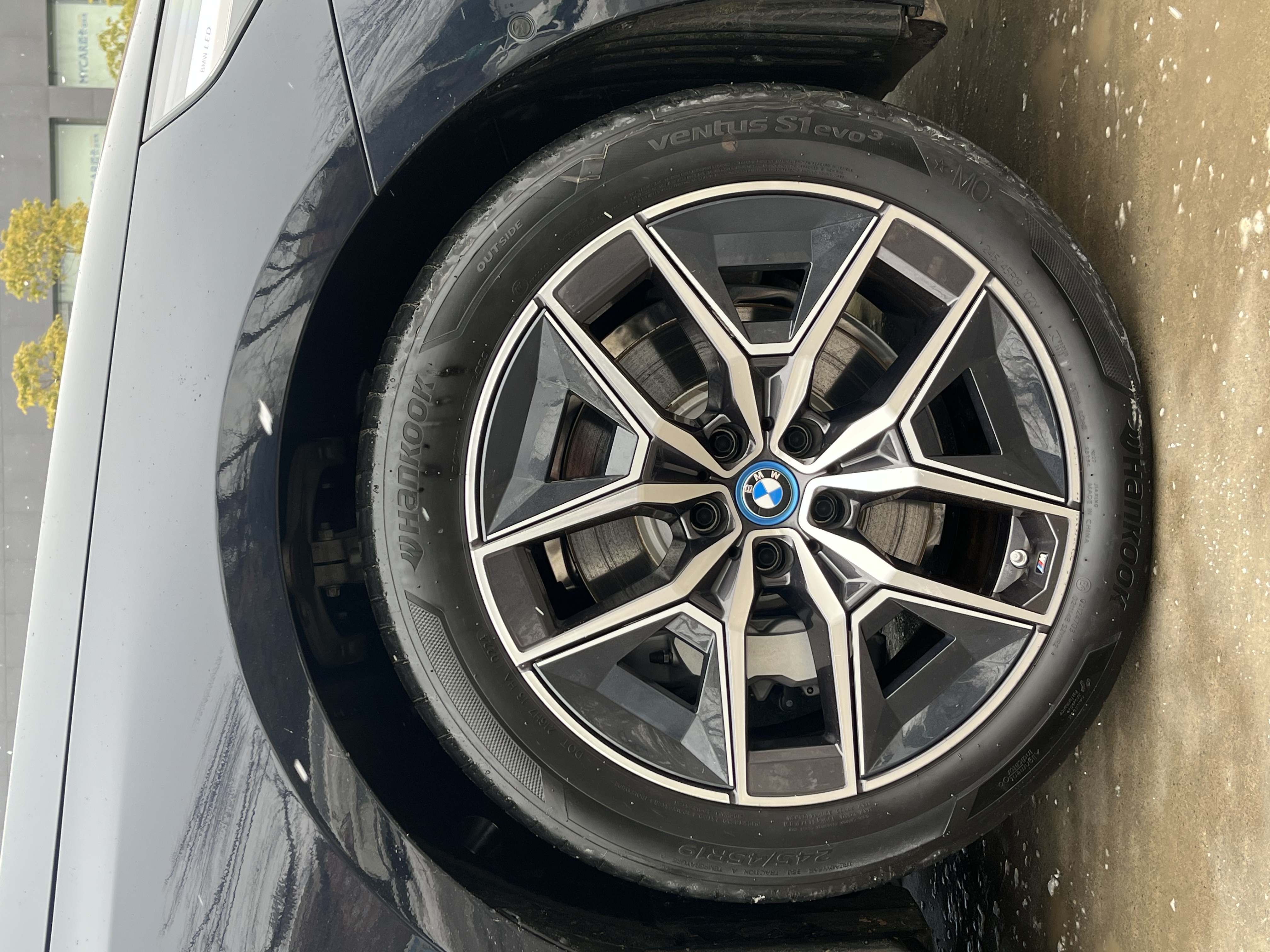 BMW i5 2024 car image #9