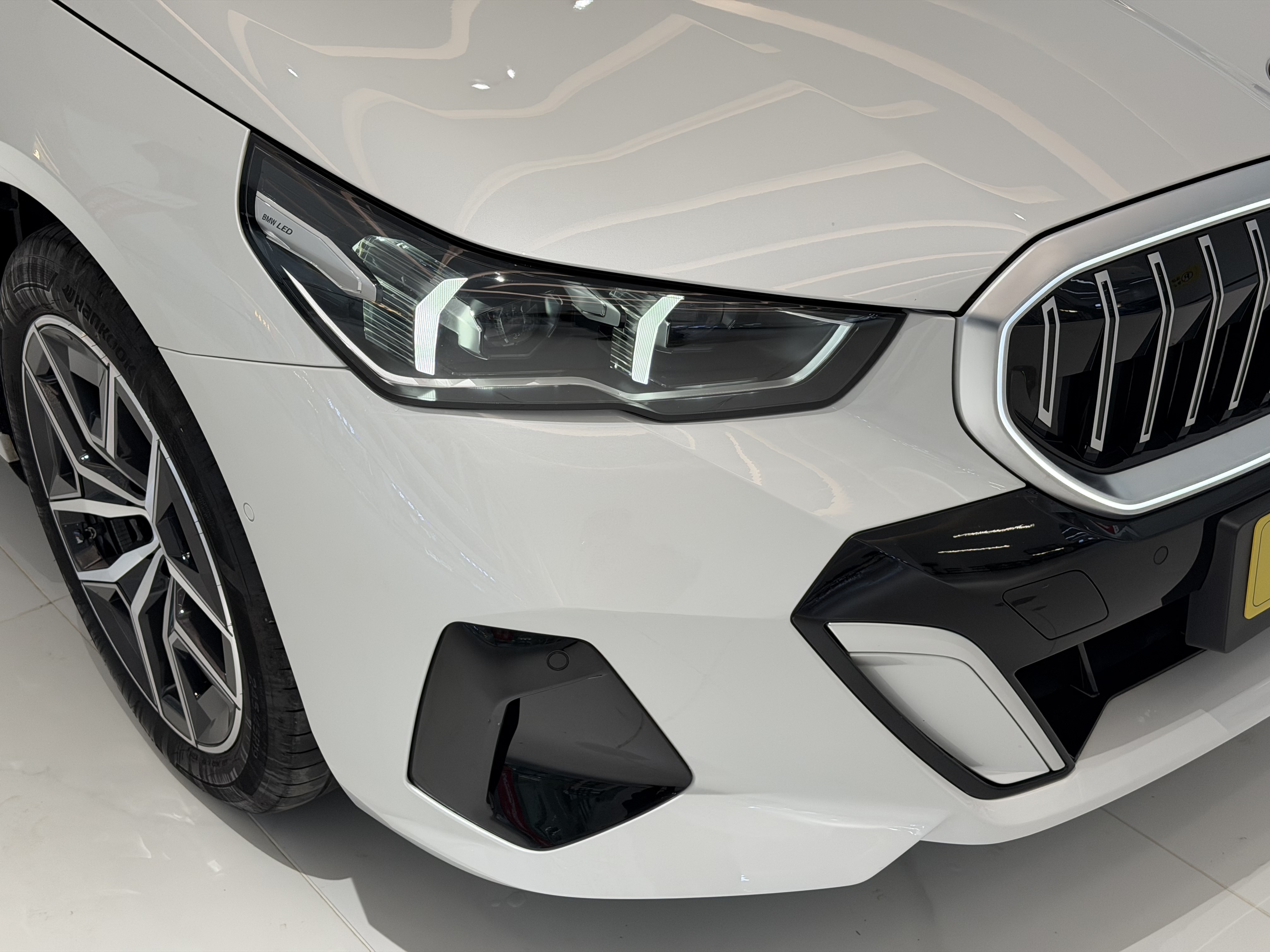 BMW i5 2024 car image #9