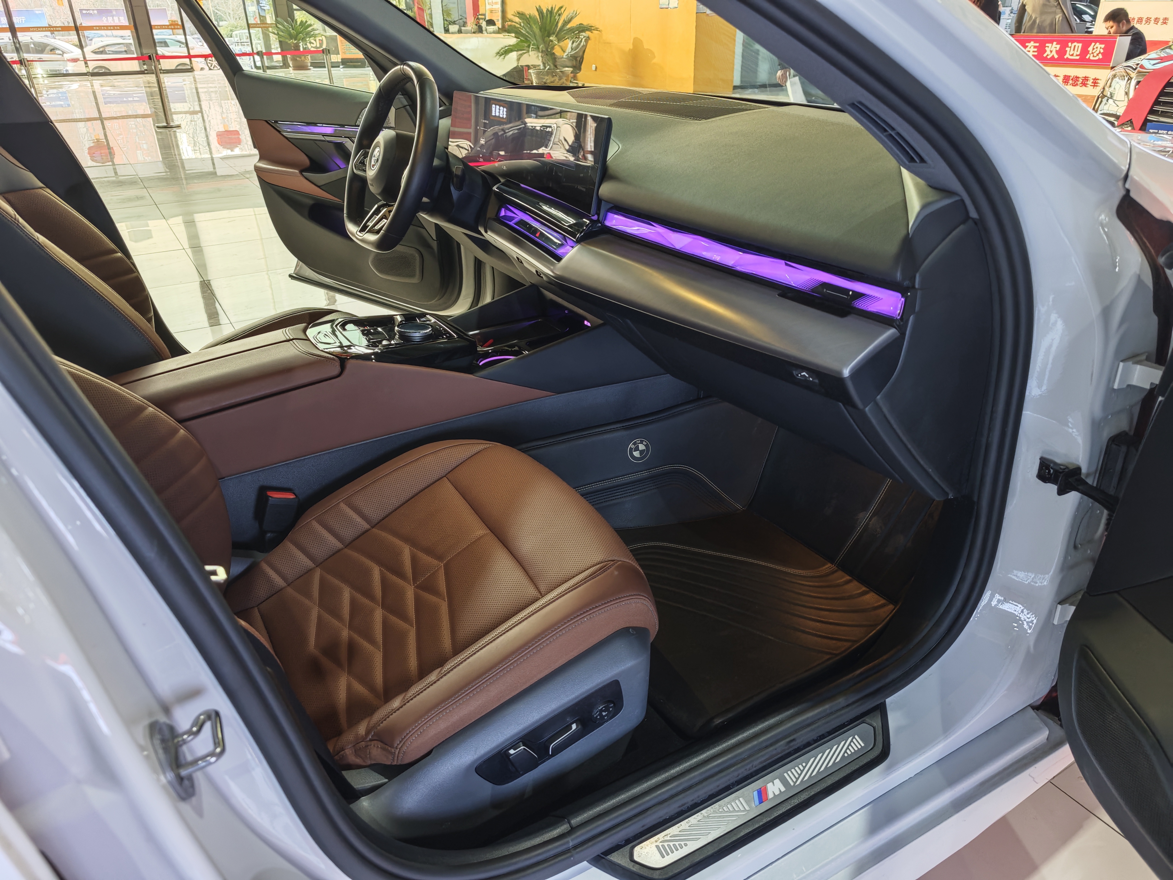 BMW i5 2025 car image #9