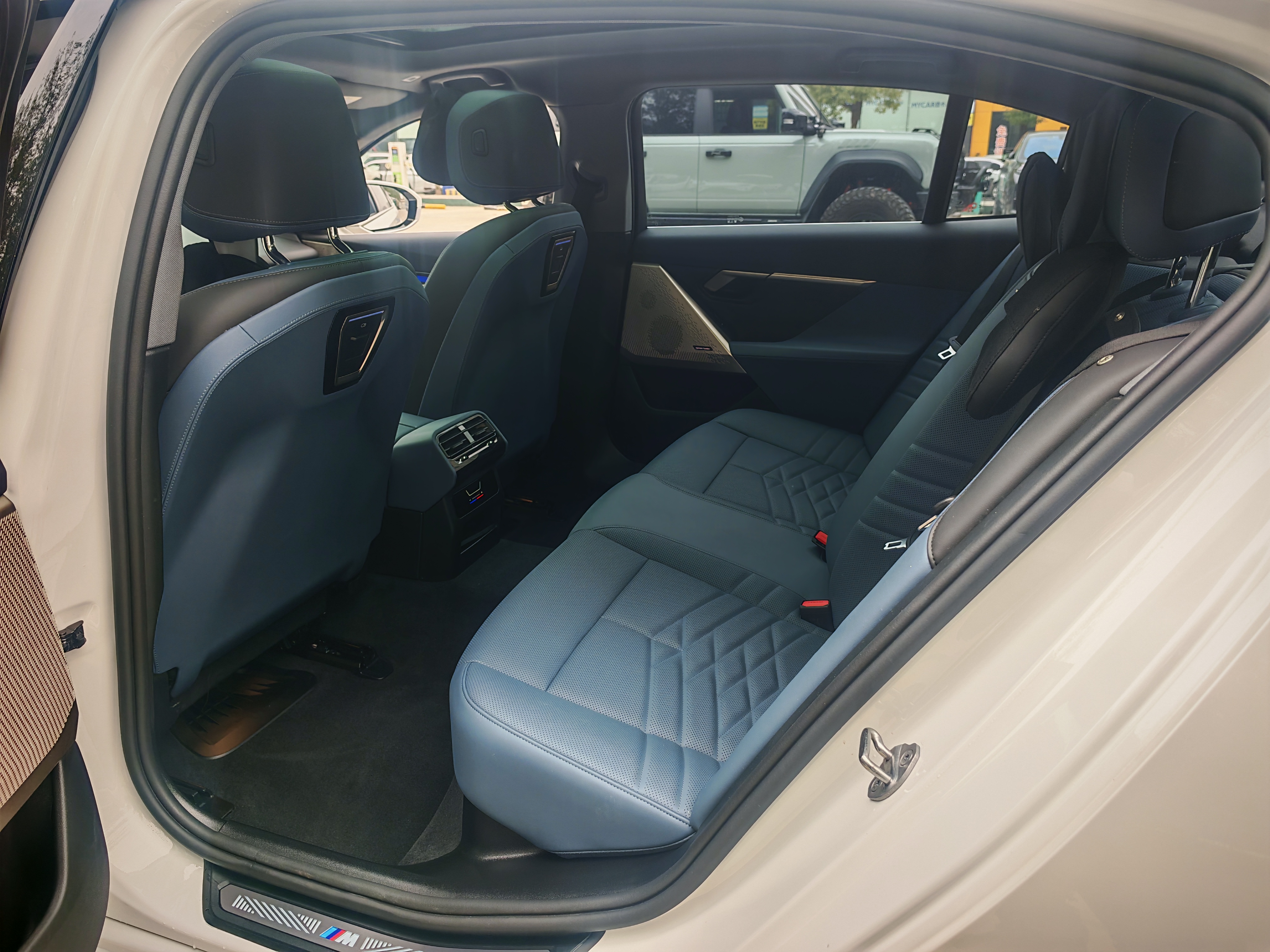 BMW i5 M60 2024 #9 BMW i5 M60 2024 car image #9