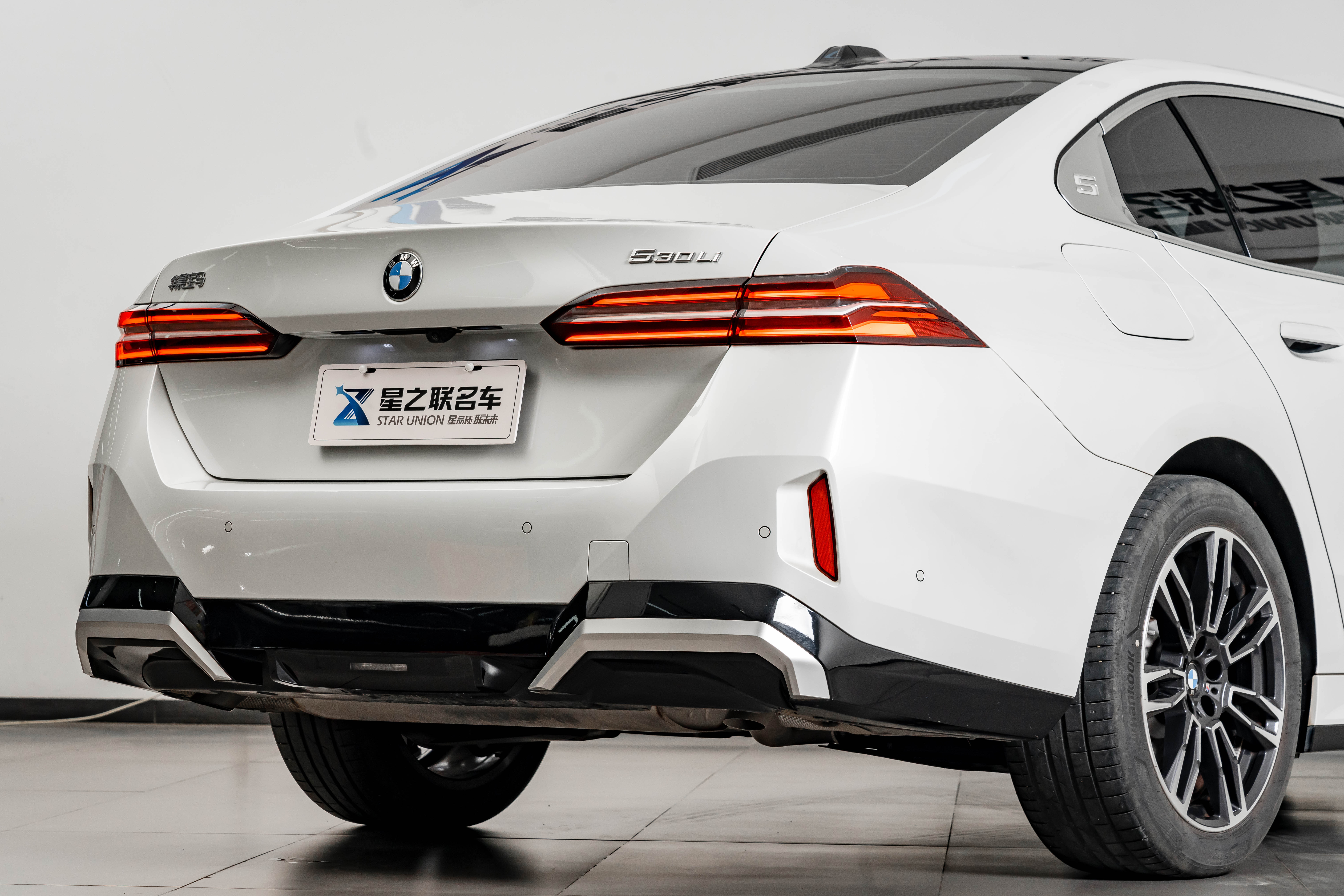 BMW 5 Series 2025 car image #9