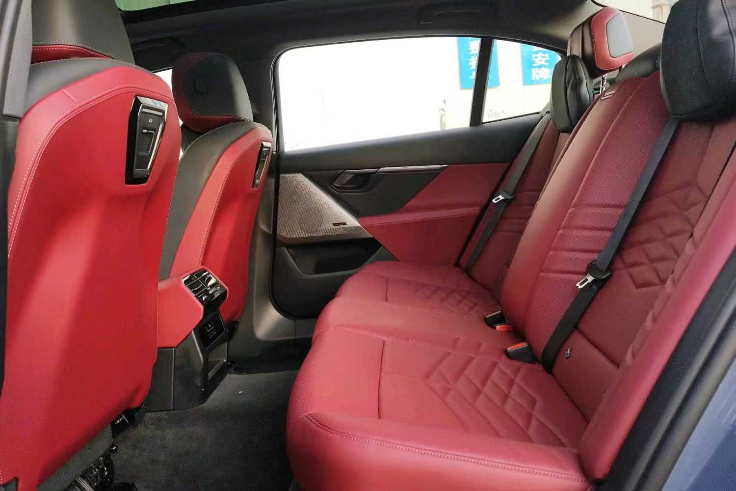 BMW i5 2025 изображение автомобиля #9