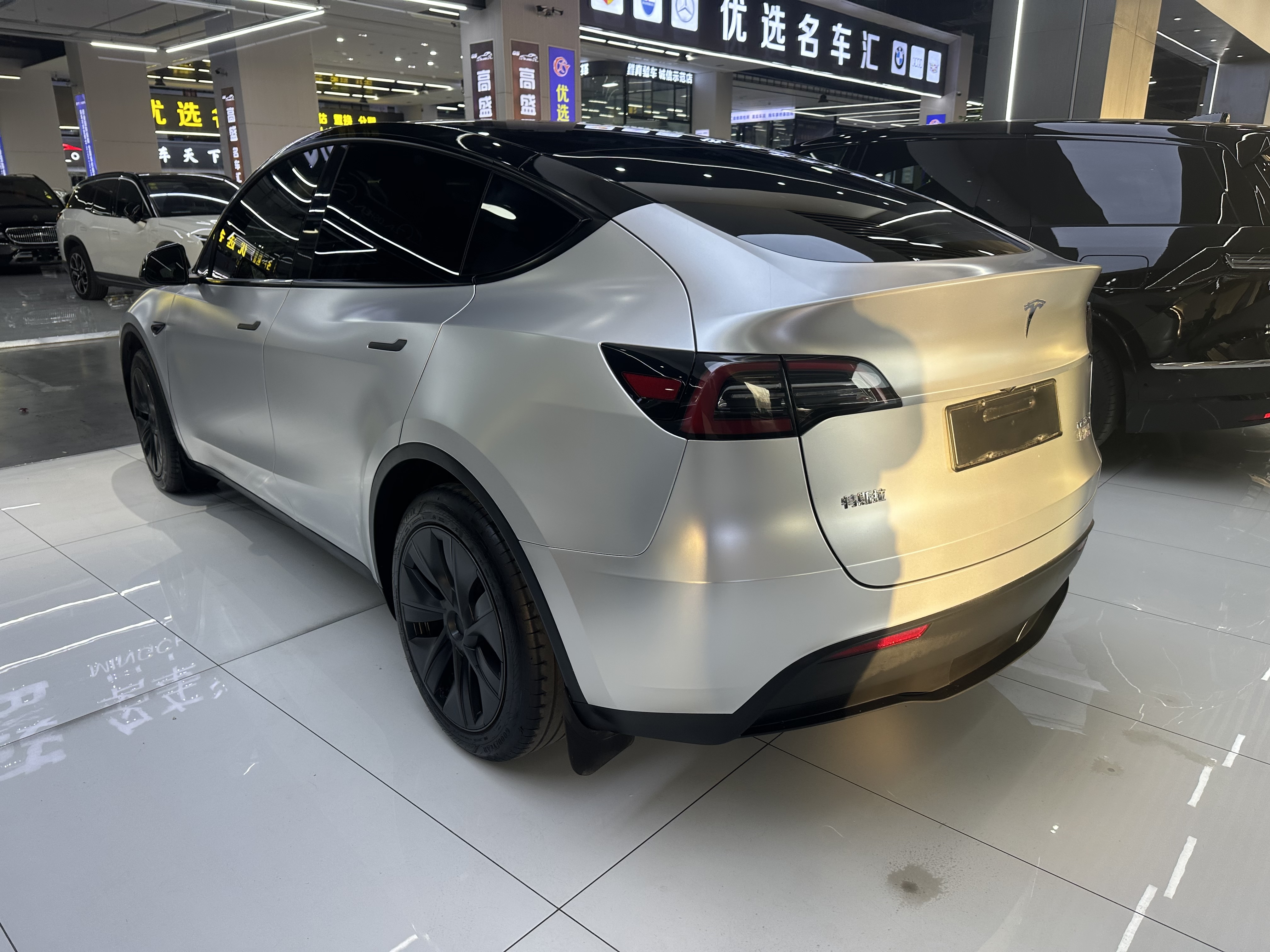 Tesla Model Y 2024 car image #9