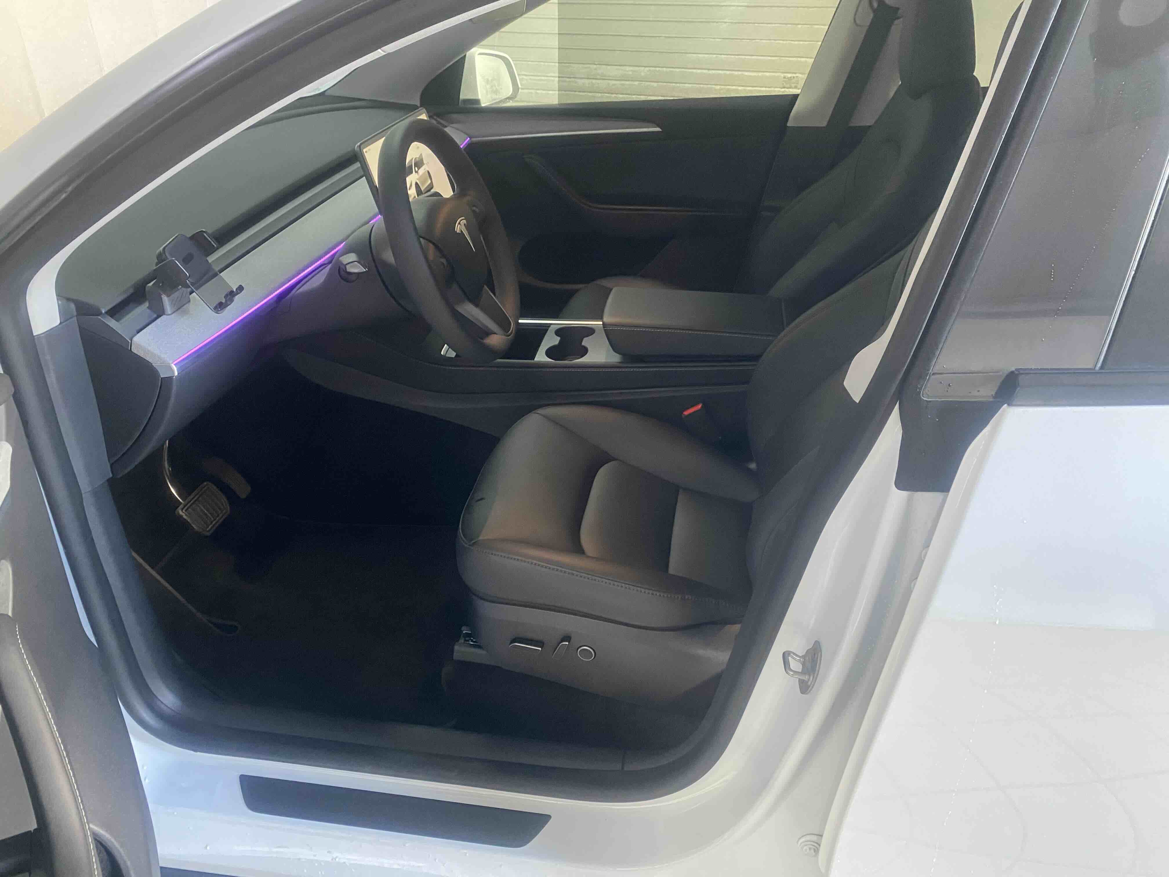 Tesla Model Y 2024 #9 Tesla Model Y 2024 car image #9