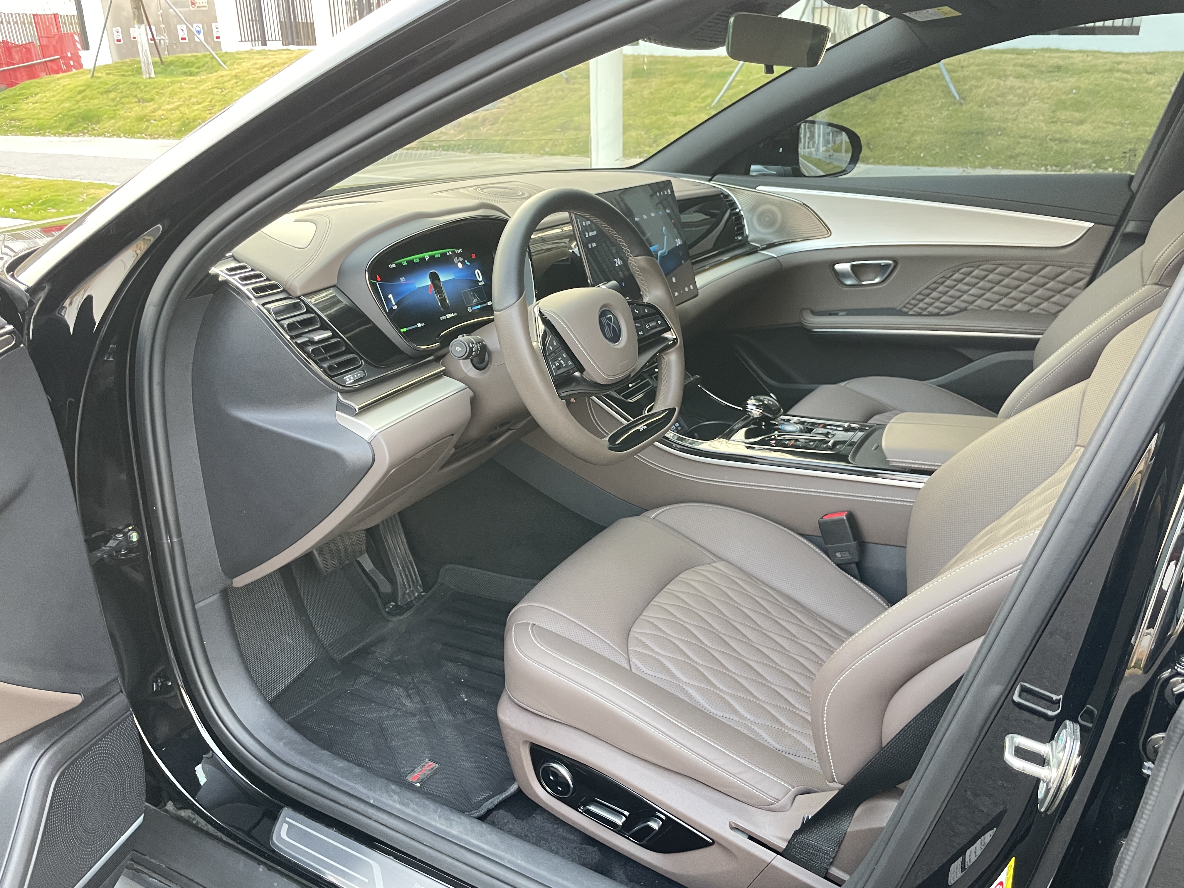 BYD Han 2024 car image #9