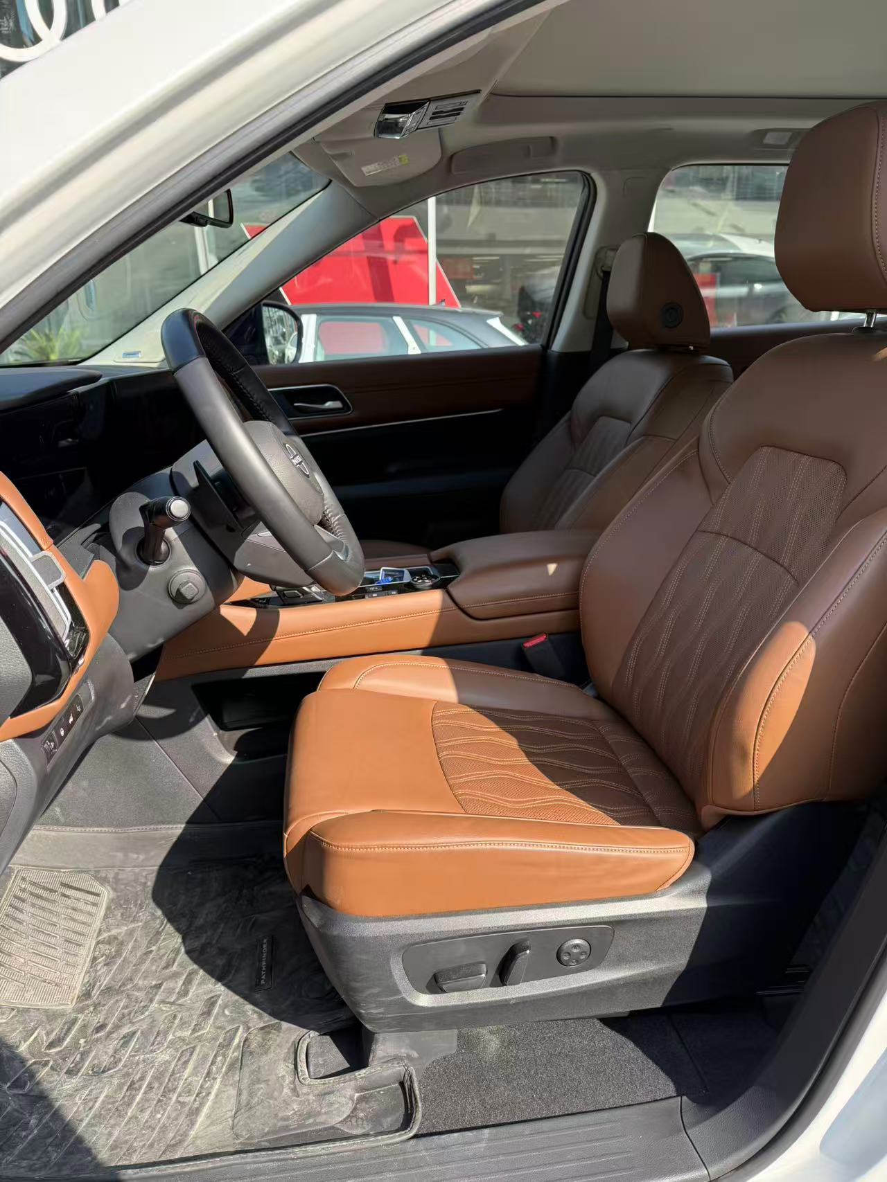 Nissan Pathfinder 2024 car image #9