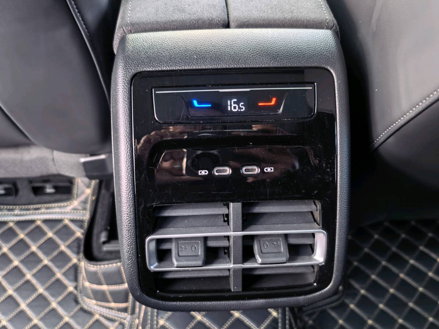 Volkswagen Tiguan L 2024 immagine di auto #9