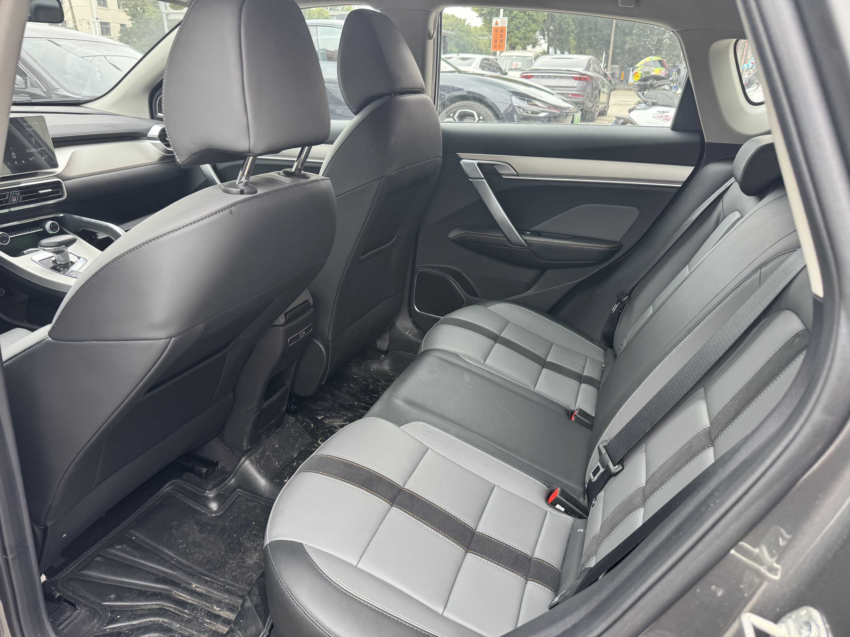 GEELY Coolray 2024 car image #9