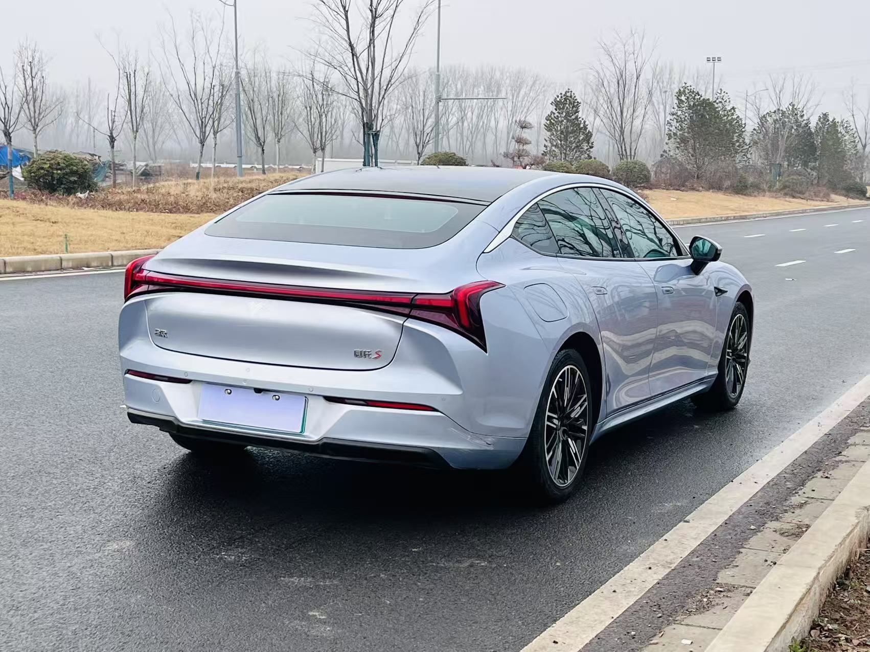 哪吒汽车 哪吒S 2024 汽车图片 #9