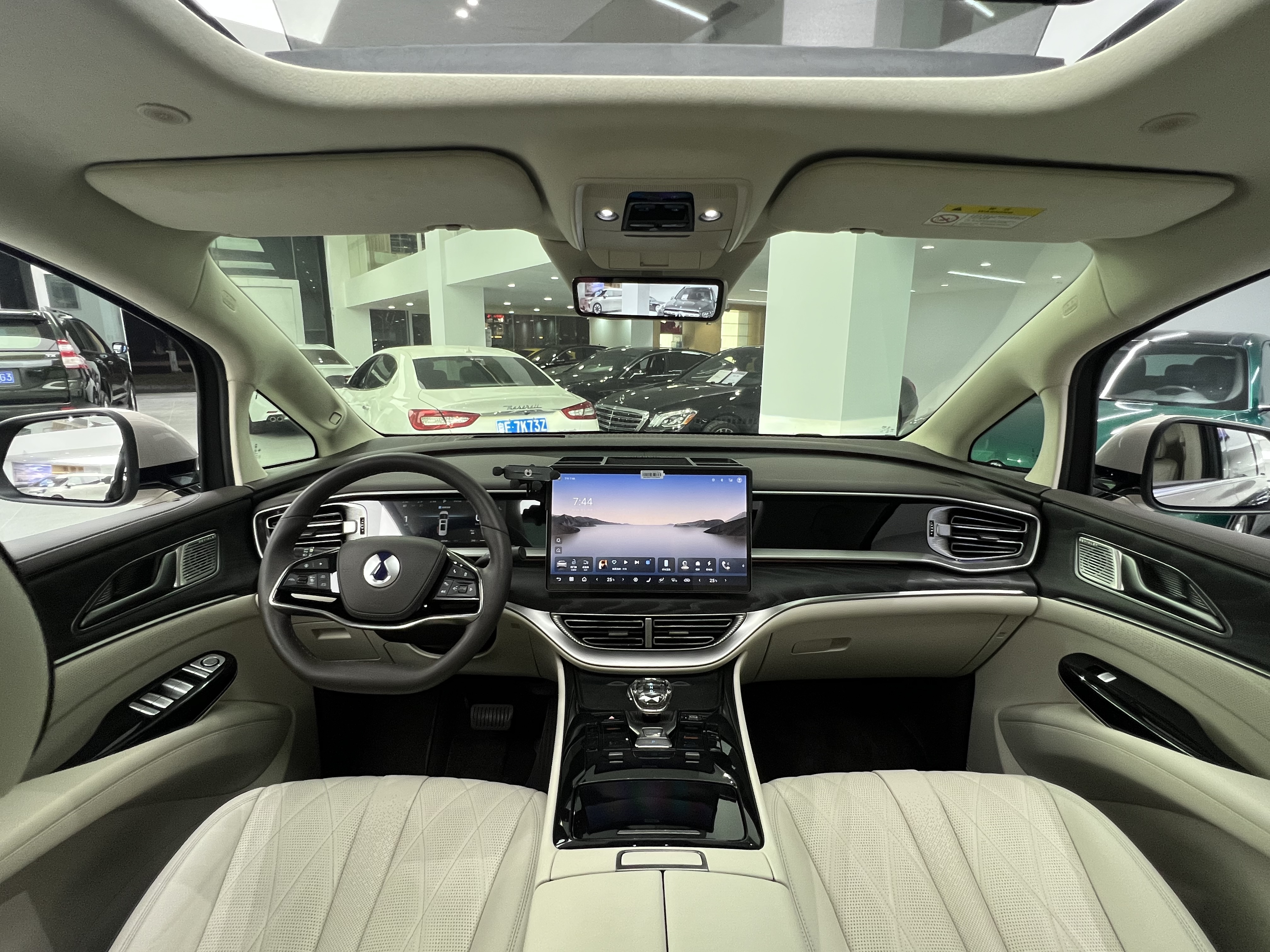 Denza D9 2024 #9 Denza D9 2024 car image #9