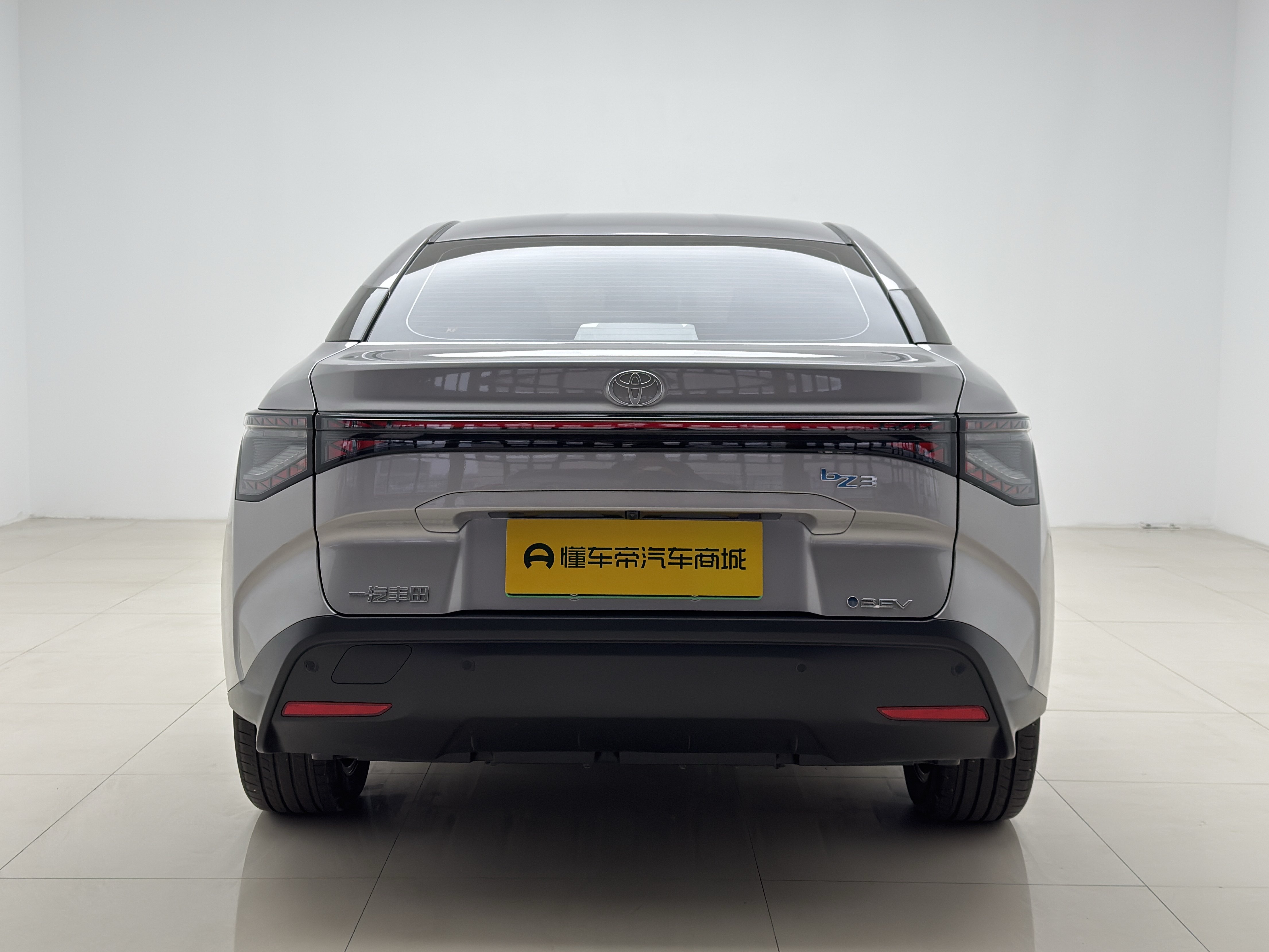 Toyota bZ3 2025 immagine di auto #9