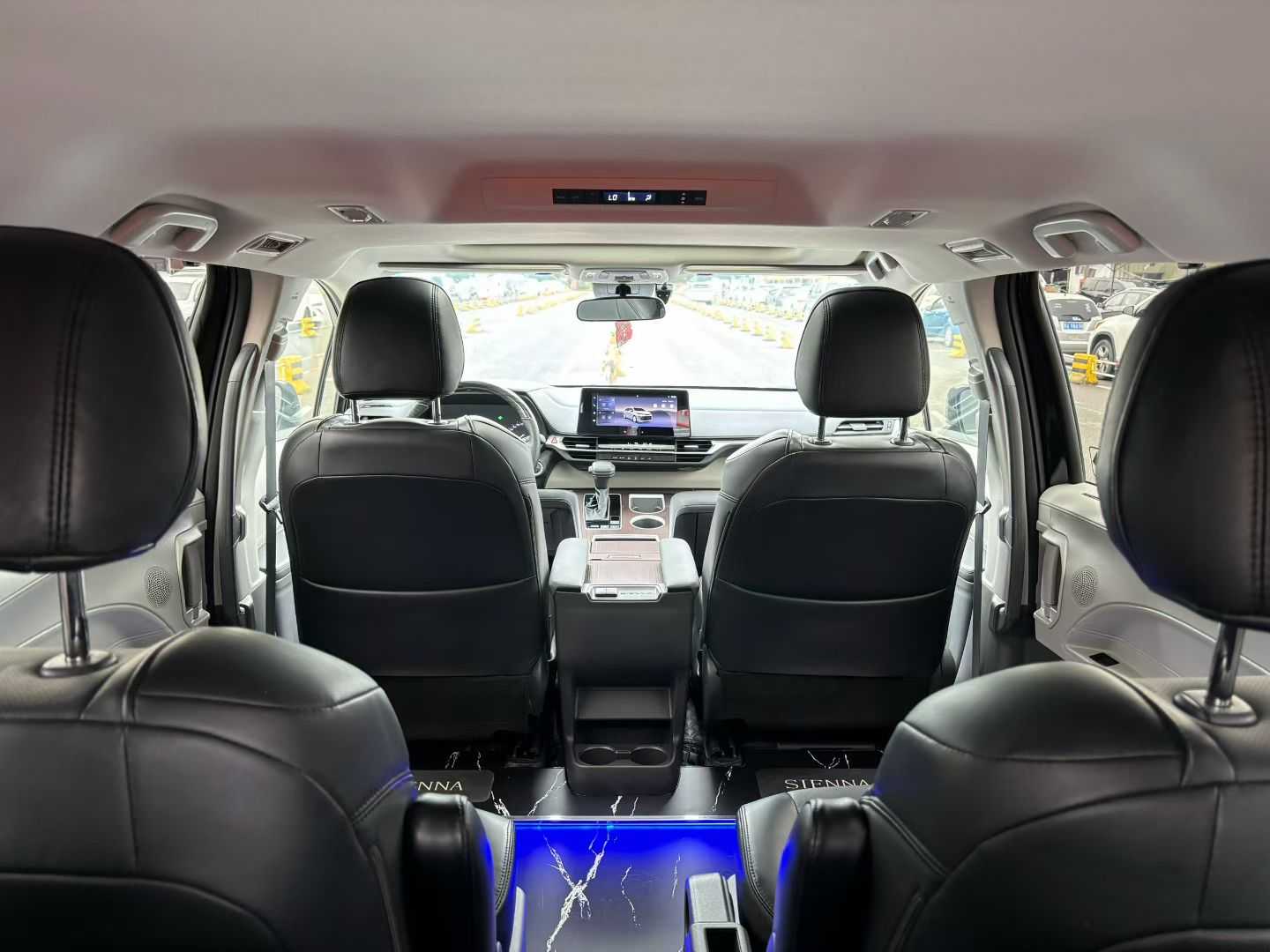 Toyota Sienna 2024 image de voiture #9