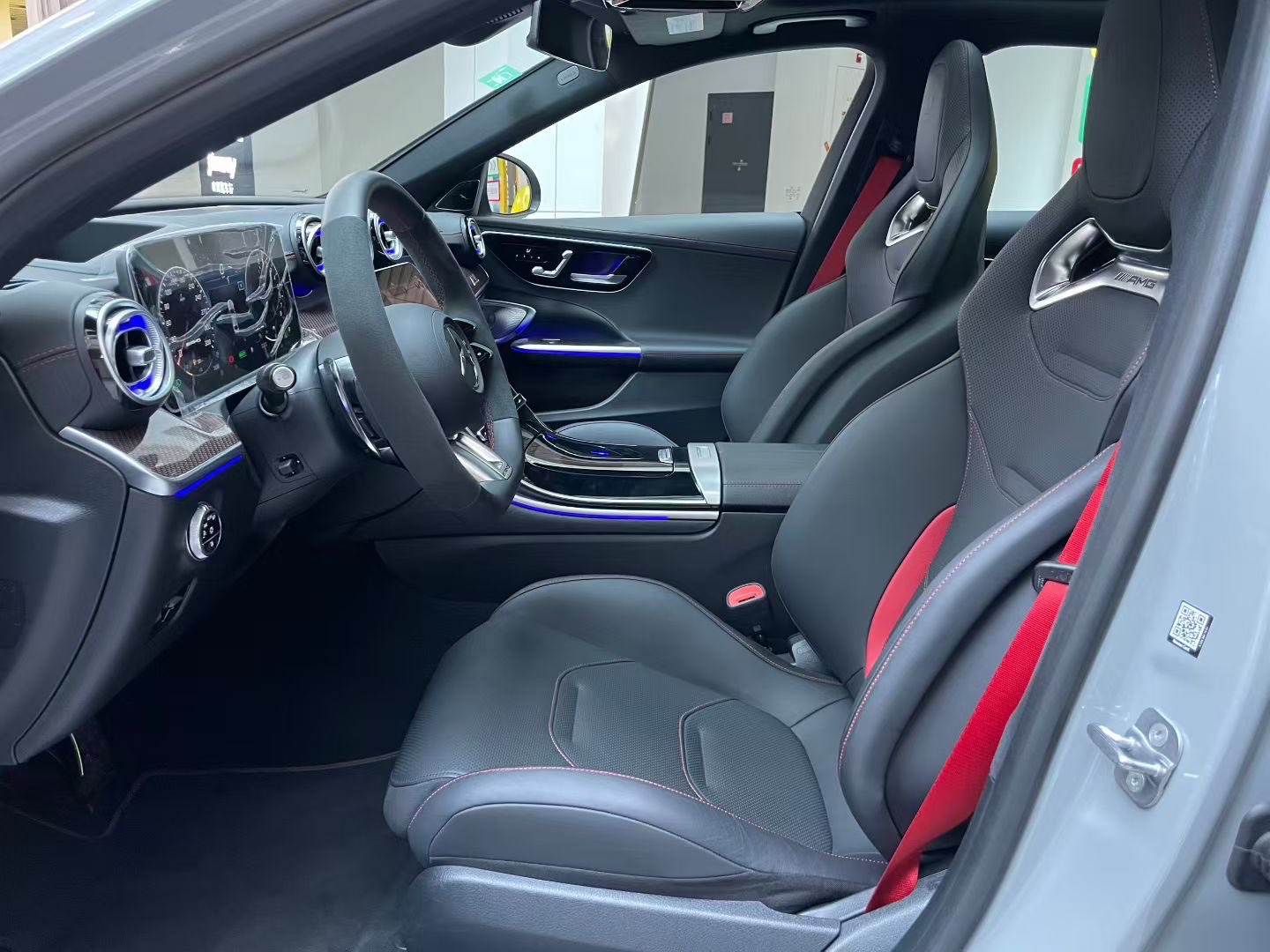 Mercedes-Benz C AMG New Energy 2025 изображение автомобиля #9