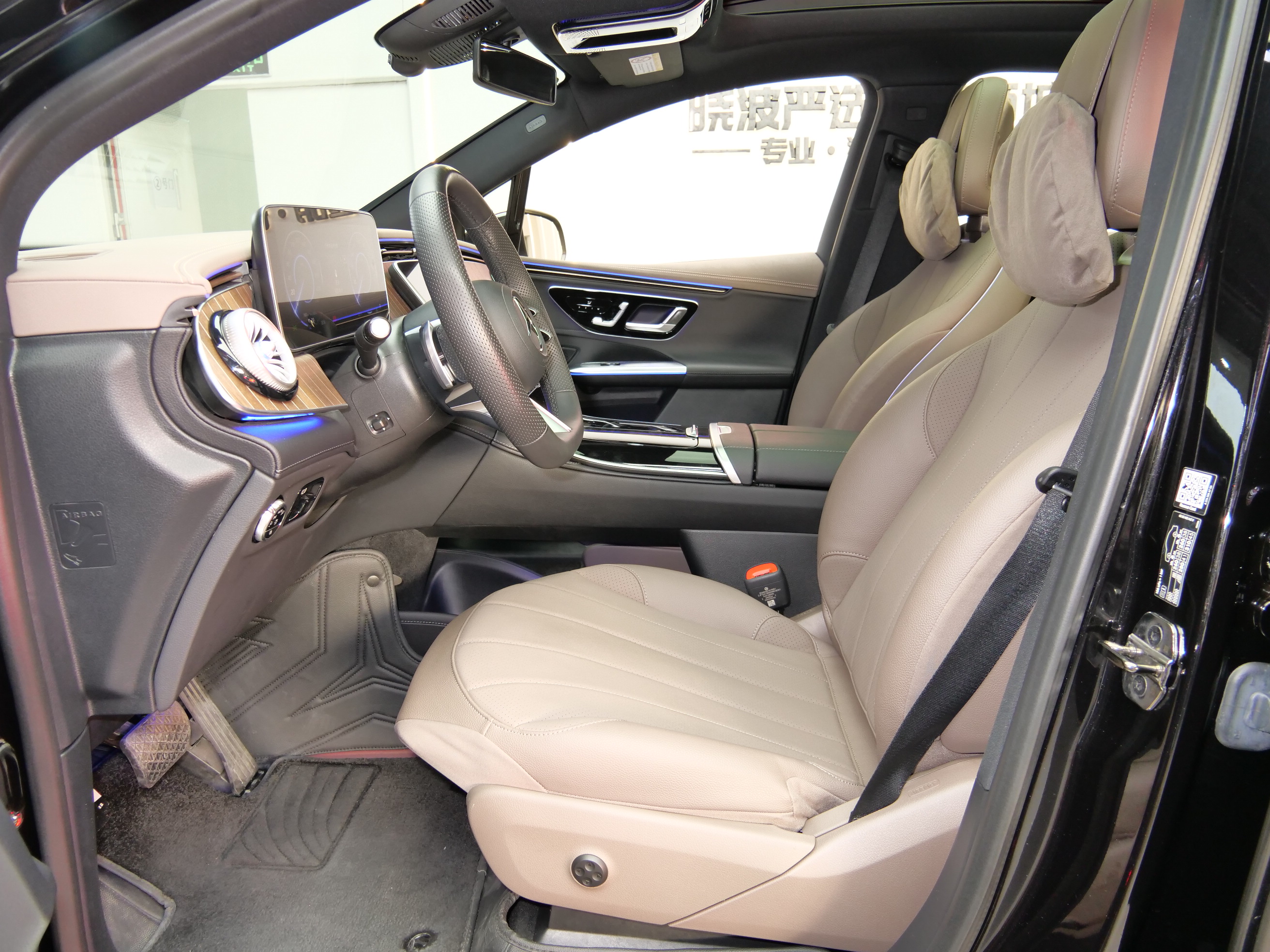 Mercedes-Benz EQE SUV 2025 #9 Mercedes-Benz EQE SUV 2025 car image #9