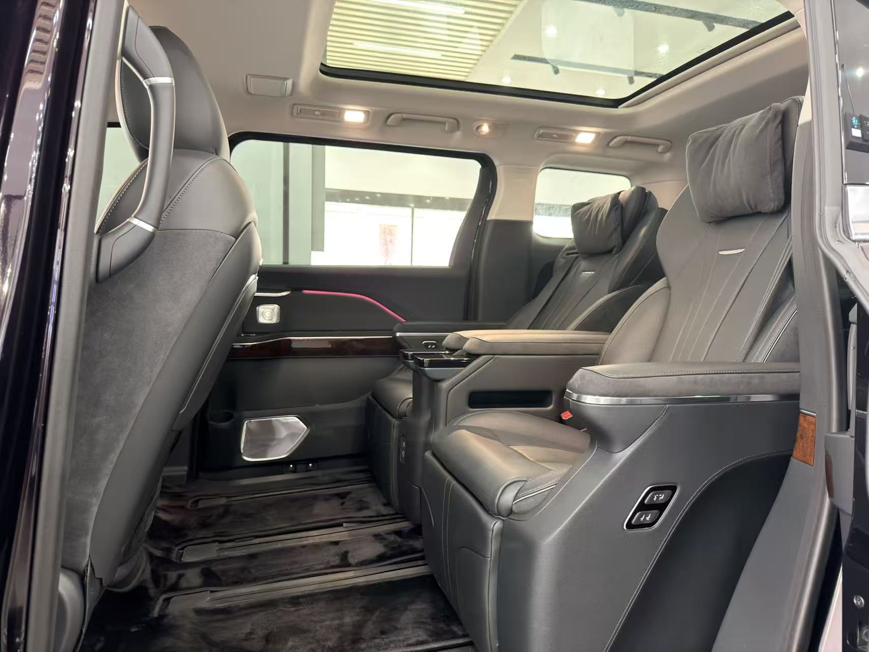 HongQi HQ9 PHEV 2024 #9 HongQi HQ9 PHEV 2024 car image #9