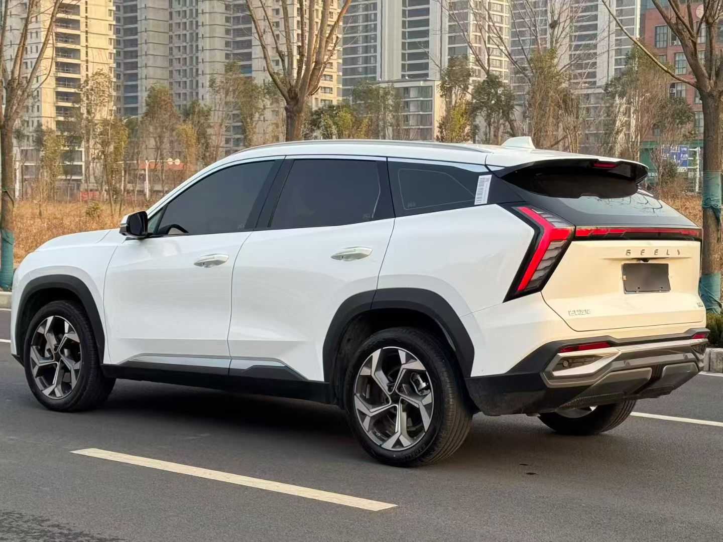 GEELY Boyue L 2025 car image #9