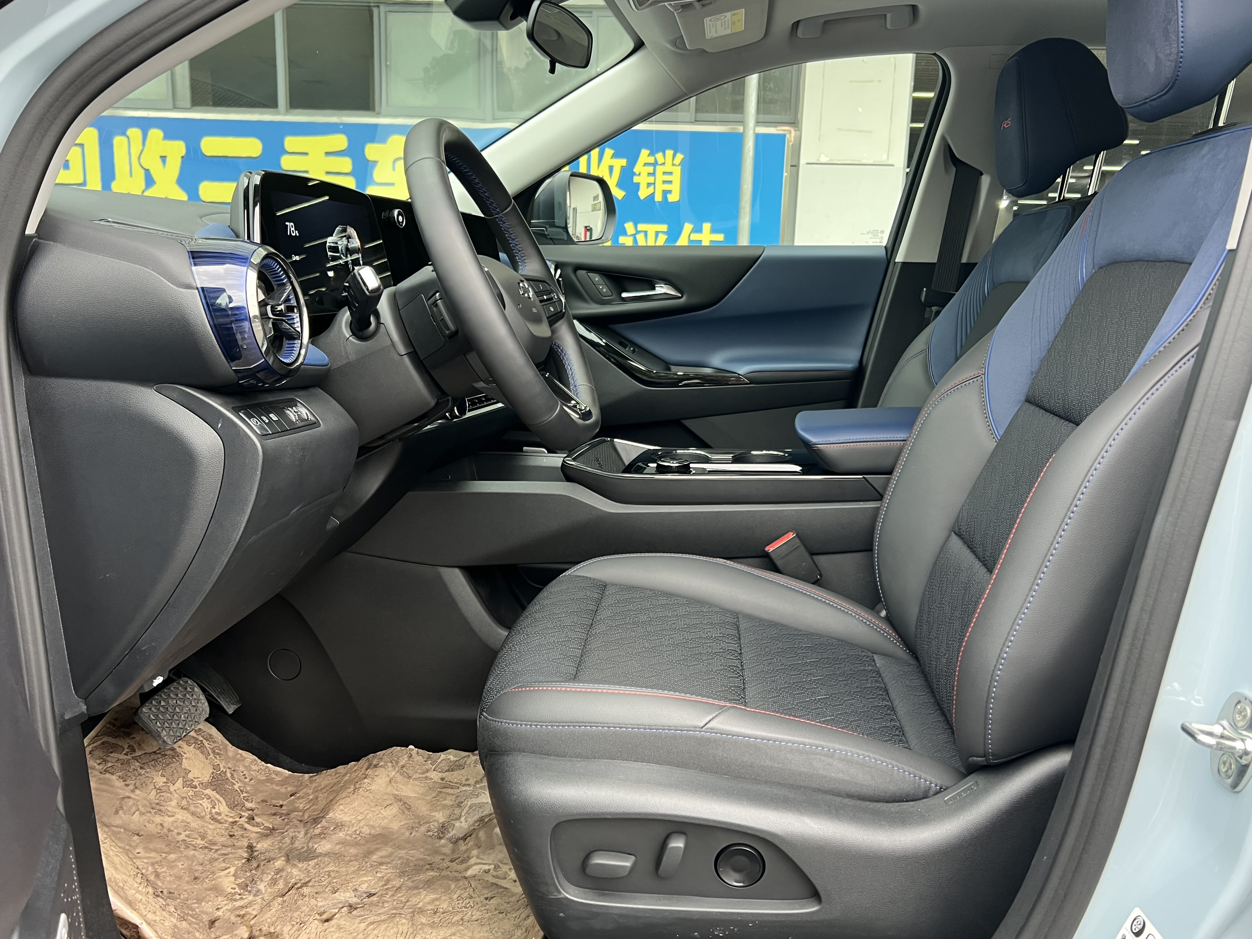 Chevrolet Equinox Plus 2025 car image #9