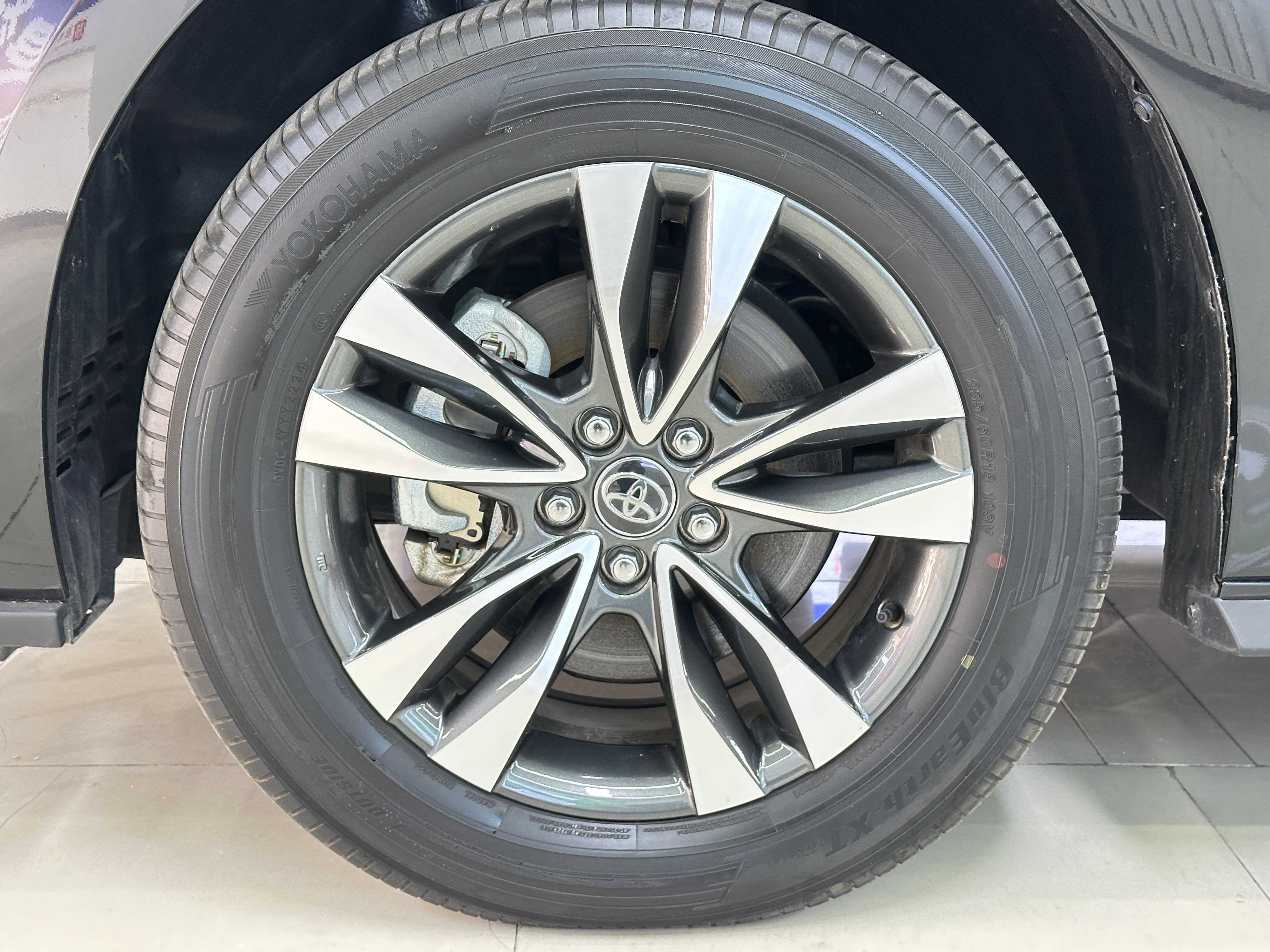 Toyota Granvia 2024 car image #9