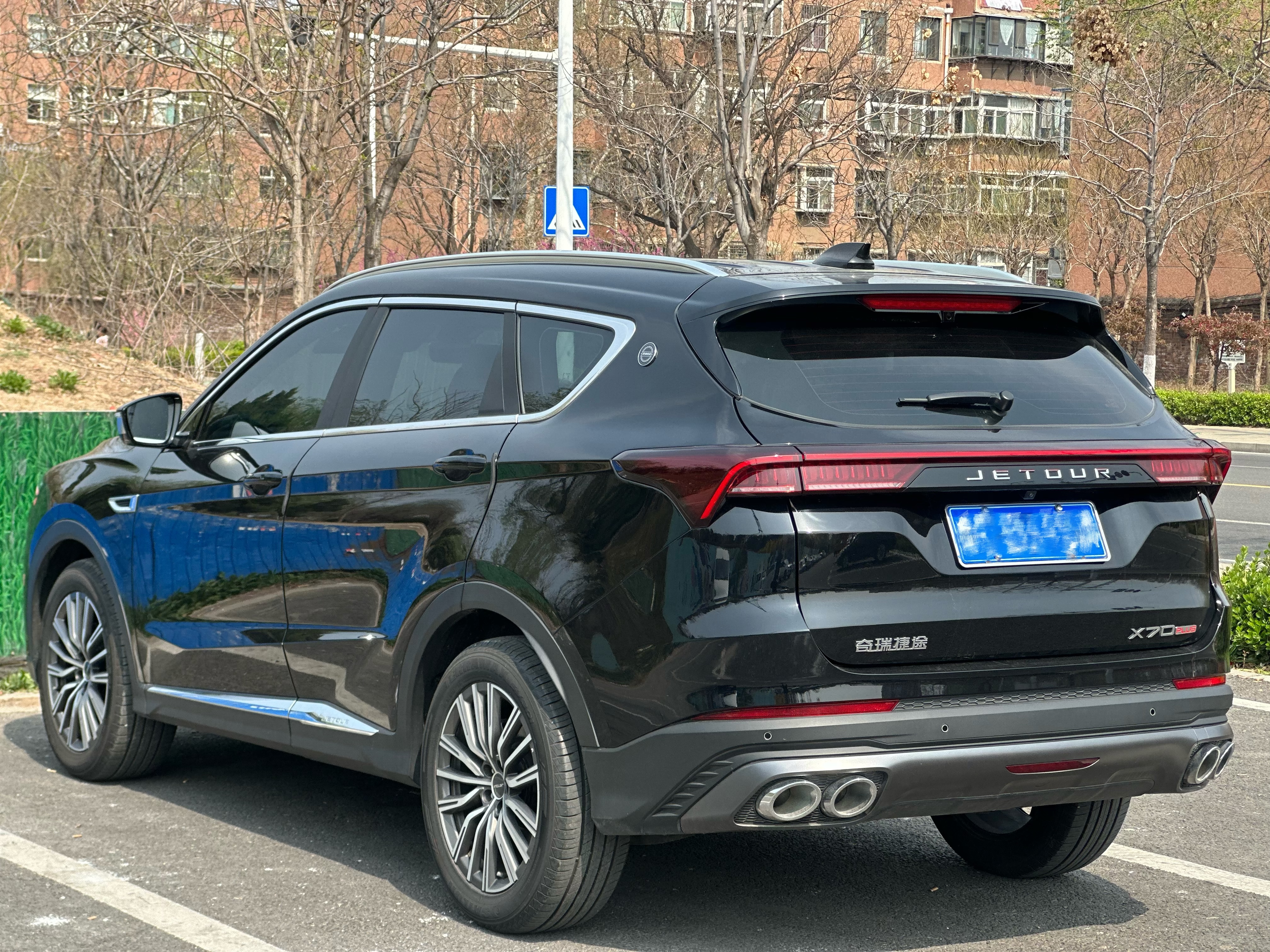 X70 PLUS 2025 car image #9