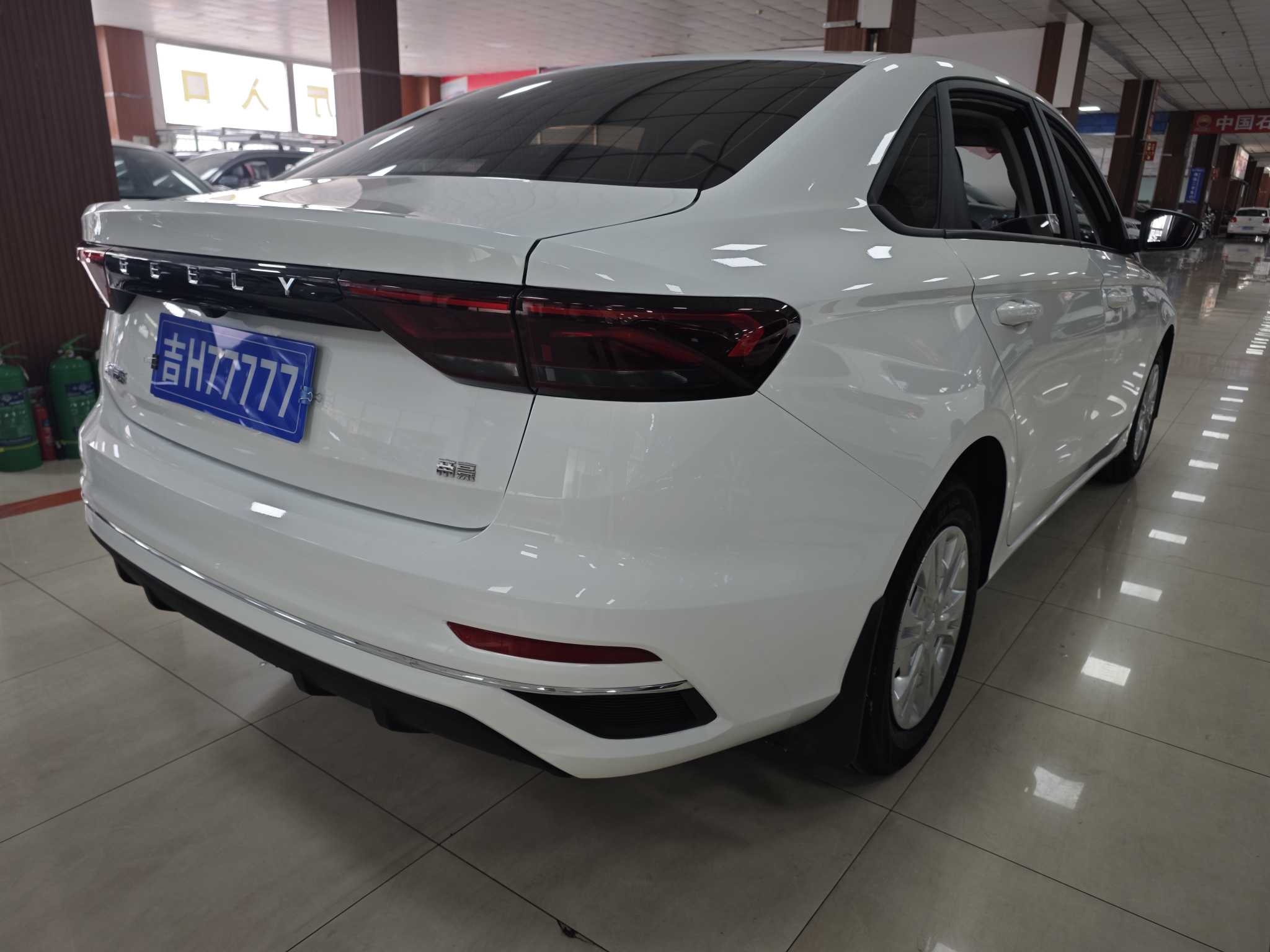 Emgrand 2025 #9 Emgrand 2025 car image #9