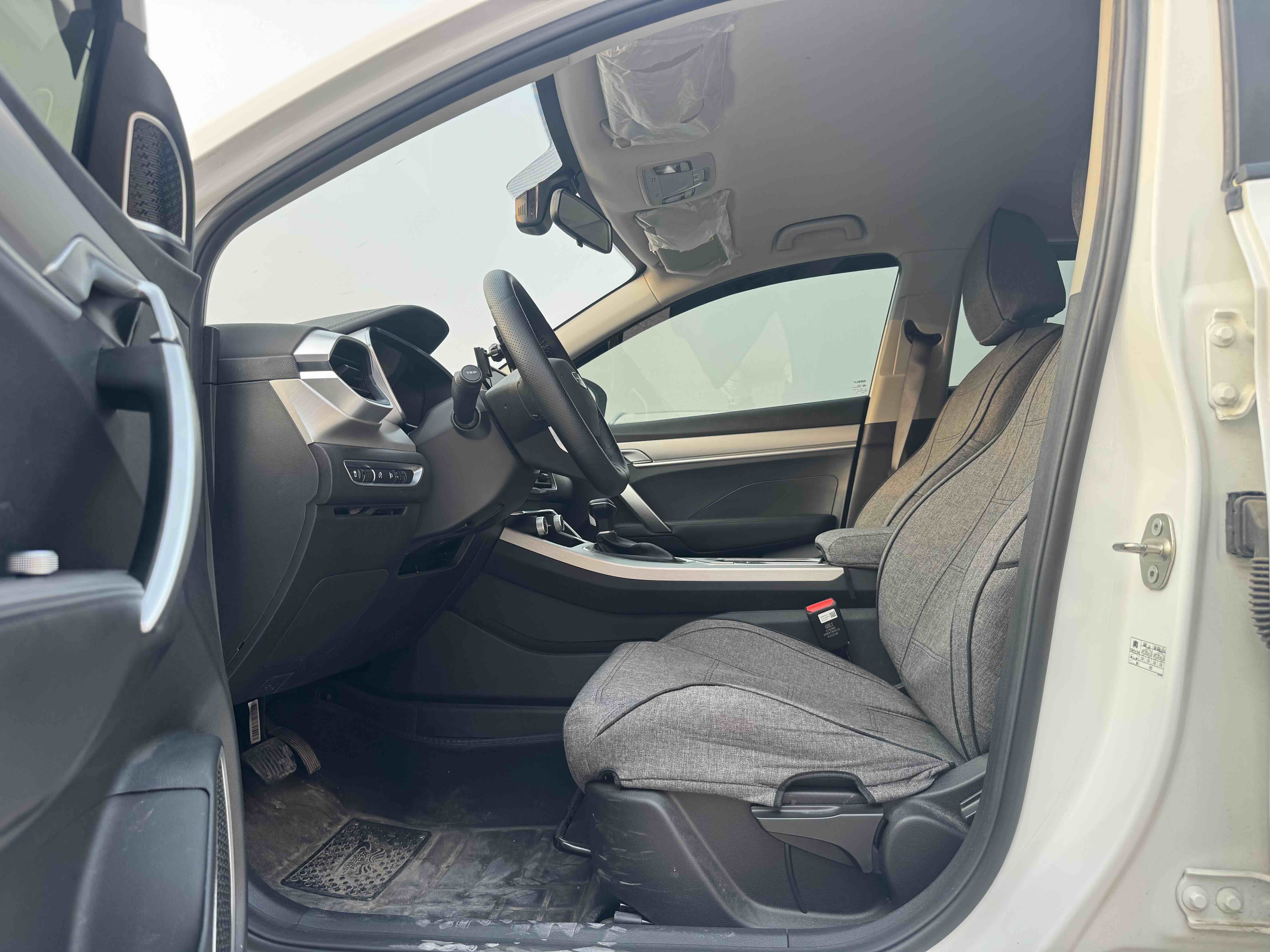 GEELY Coolray 2025 car image #9