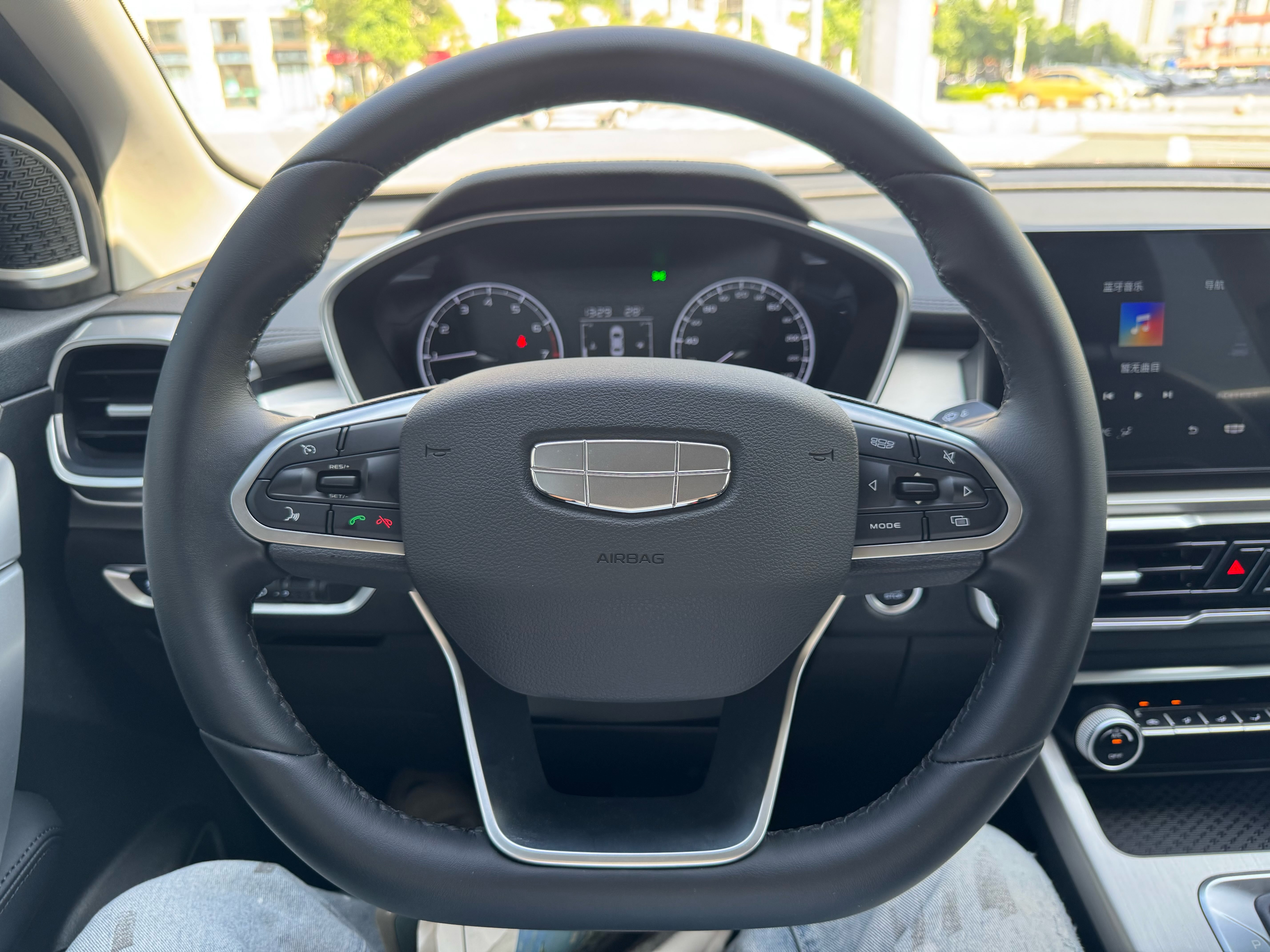 GEELY Coolray 2025 car image #9
